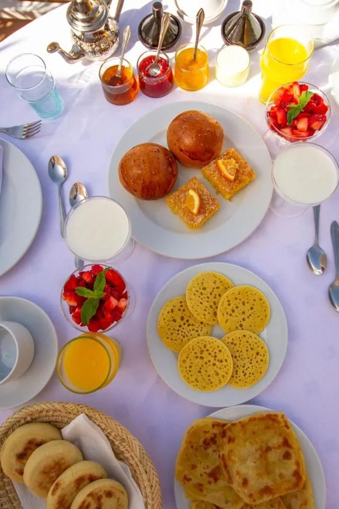 Restaurant/places to eat in Riad Jalina