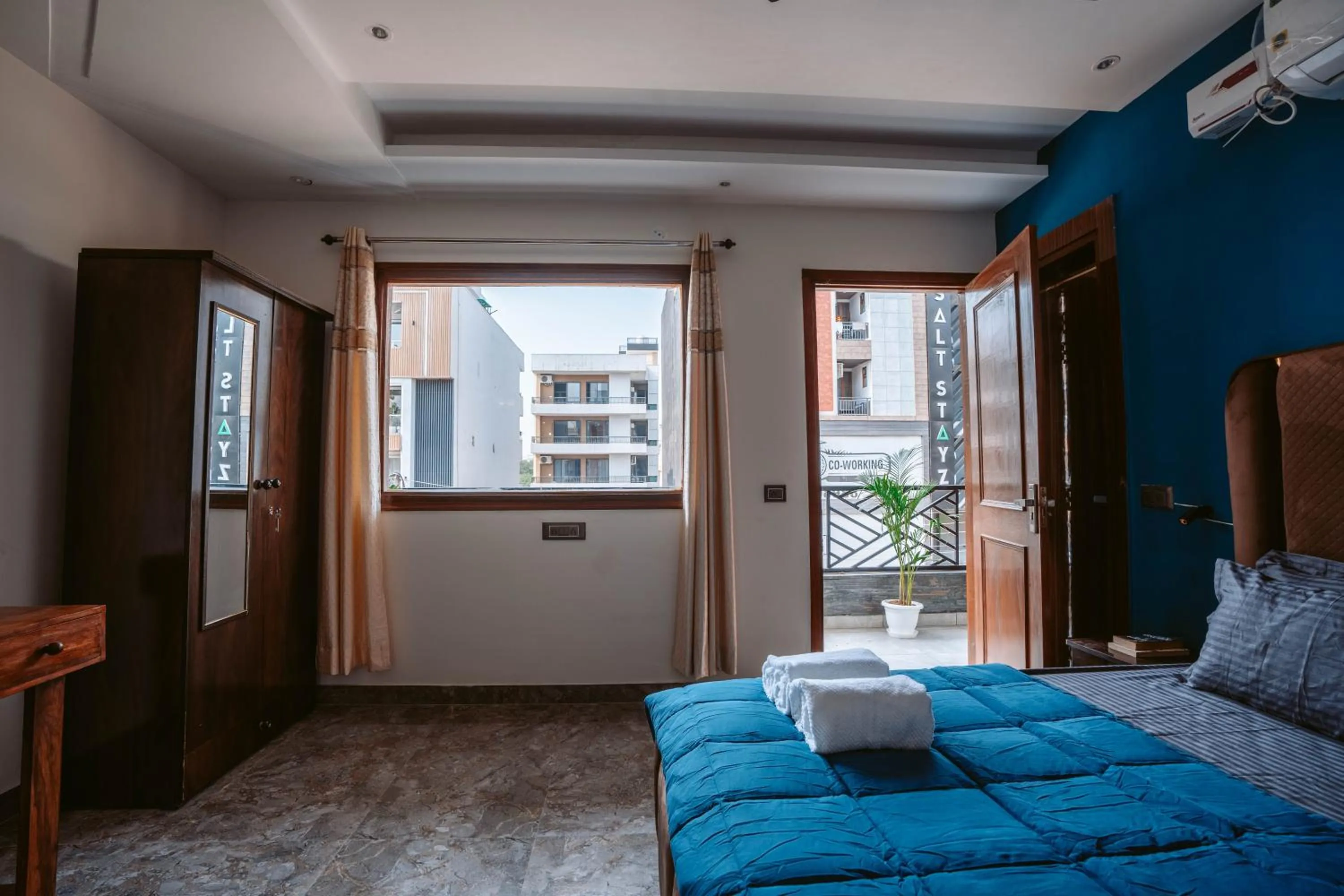 Bed in FlxHo Duo - Serviced Apartment & Rooms - Golf Course Road