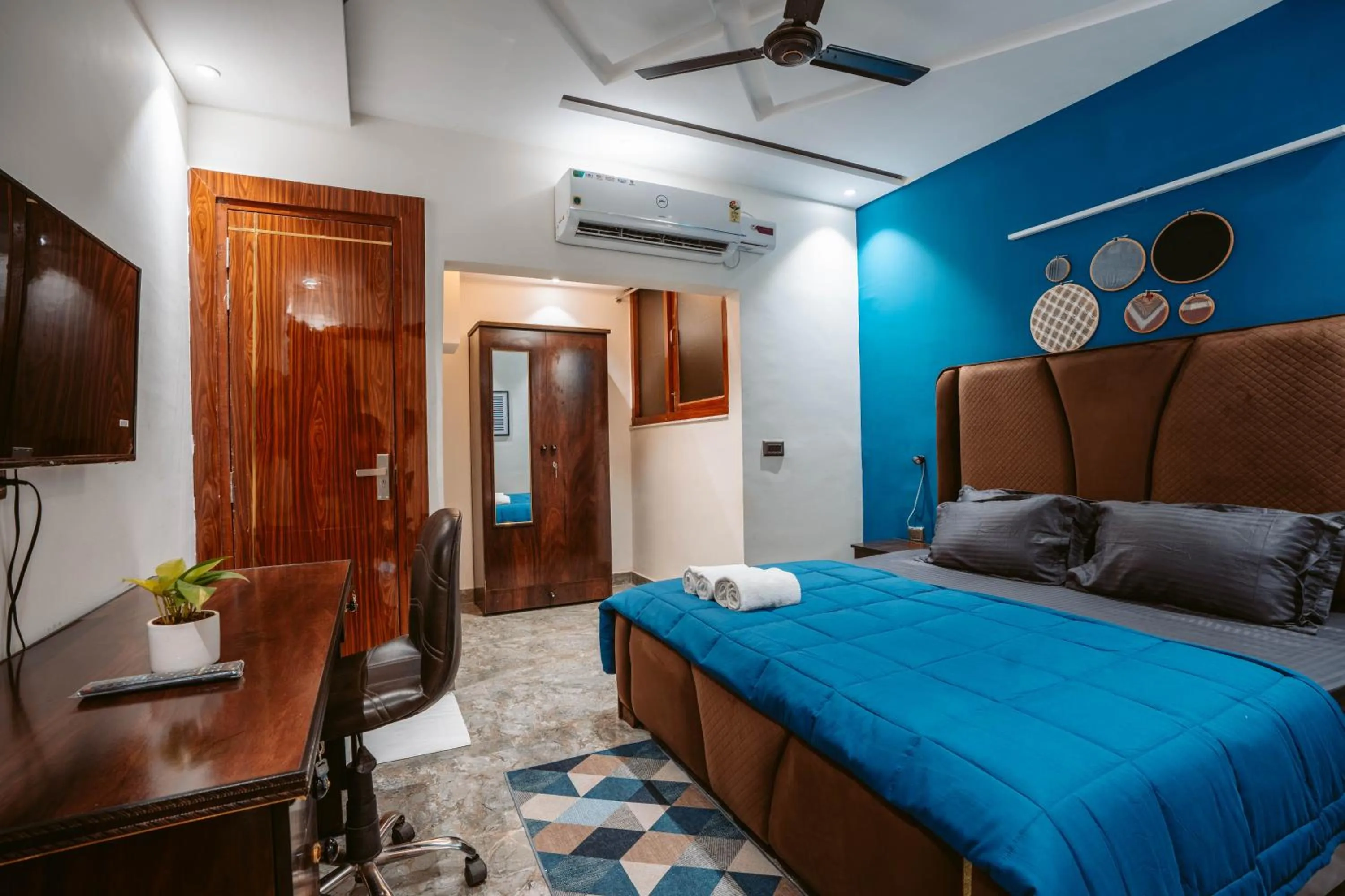 Bedroom in FlxHo Duo - Serviced Apartment & Rooms - Golf Course Road