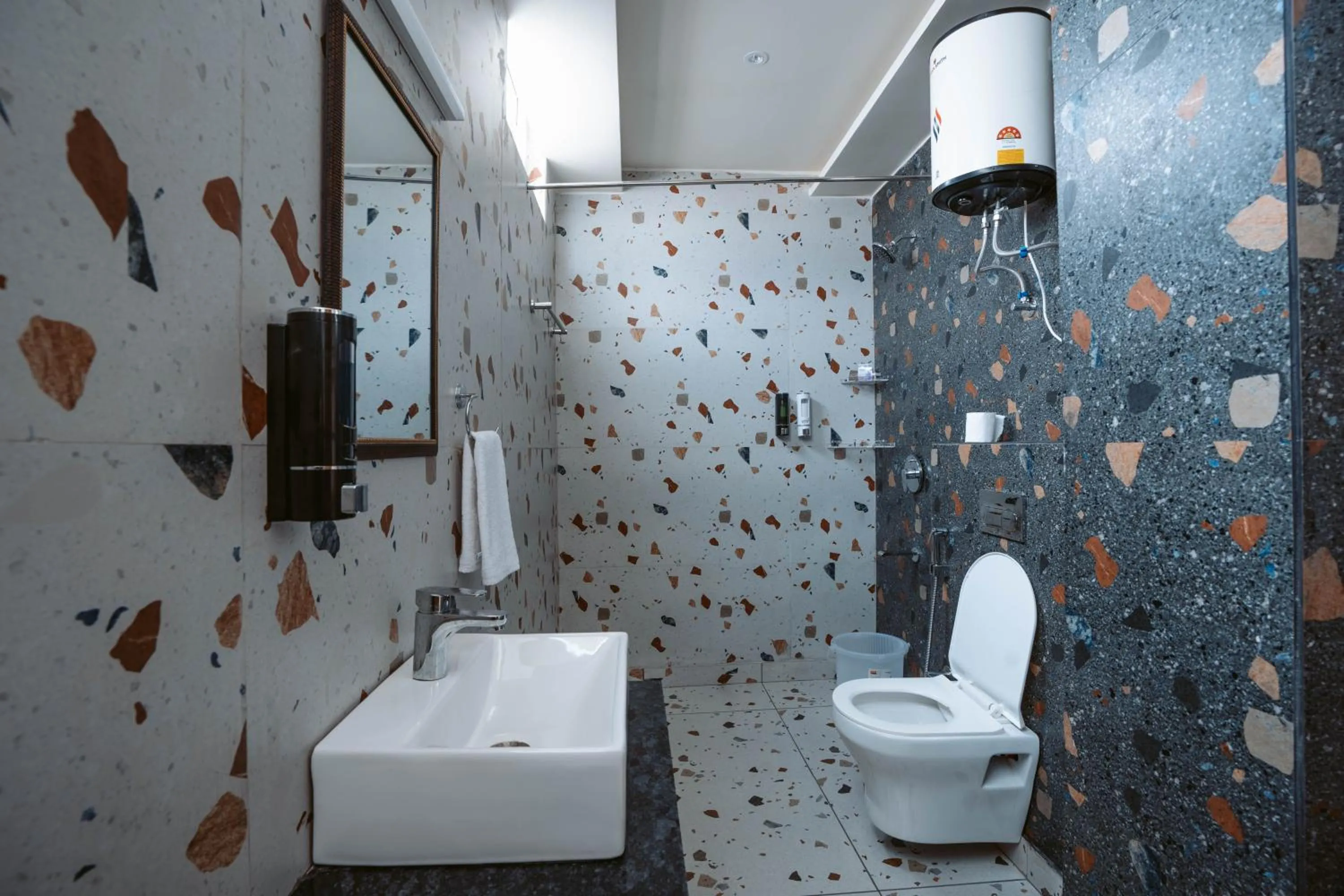 Bathroom in FlxHo Duo - Serviced Apartment & Rooms - Golf Course Road