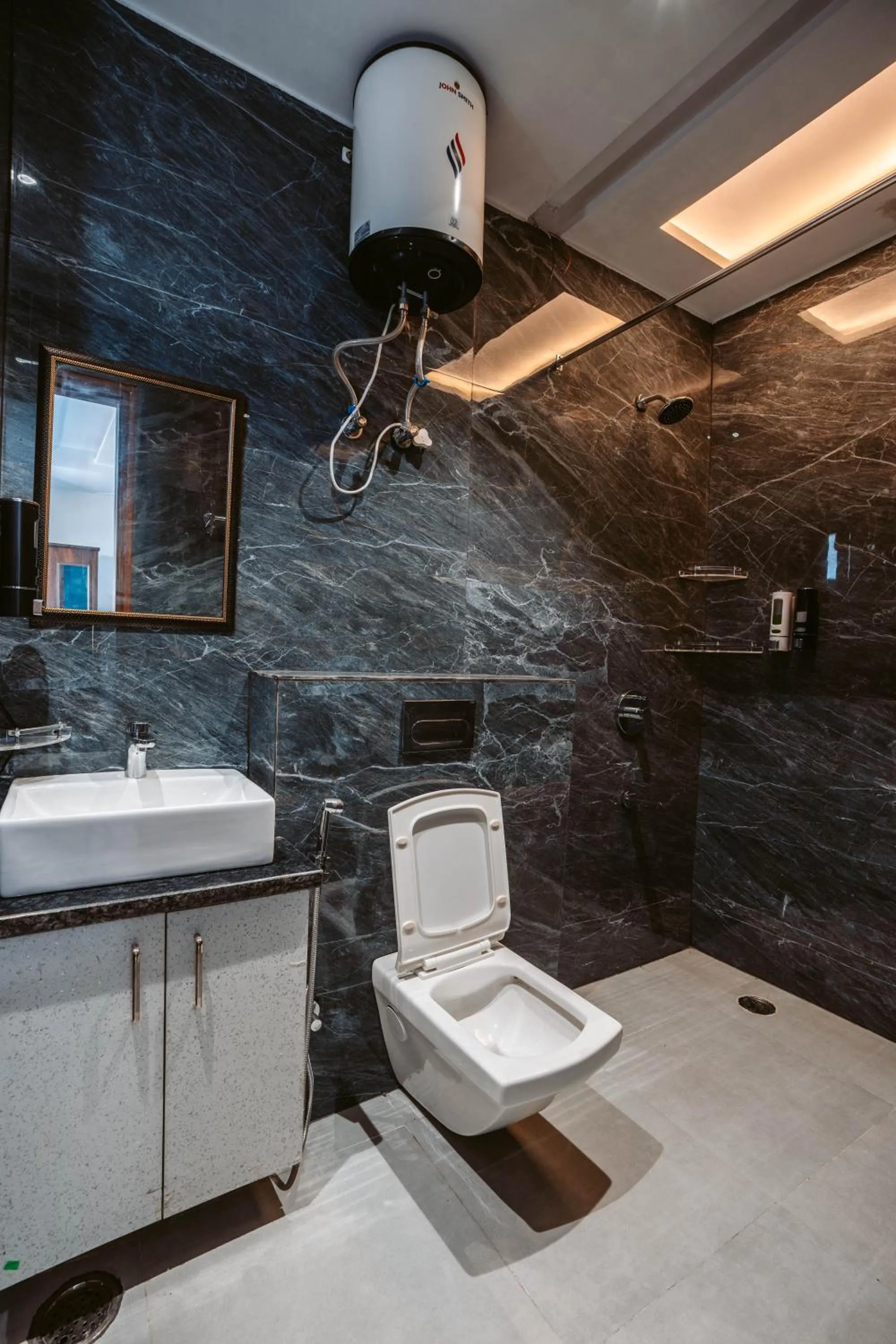 Bathroom in FlxHo Duo - Serviced Apartment & Rooms - Golf Course Road
