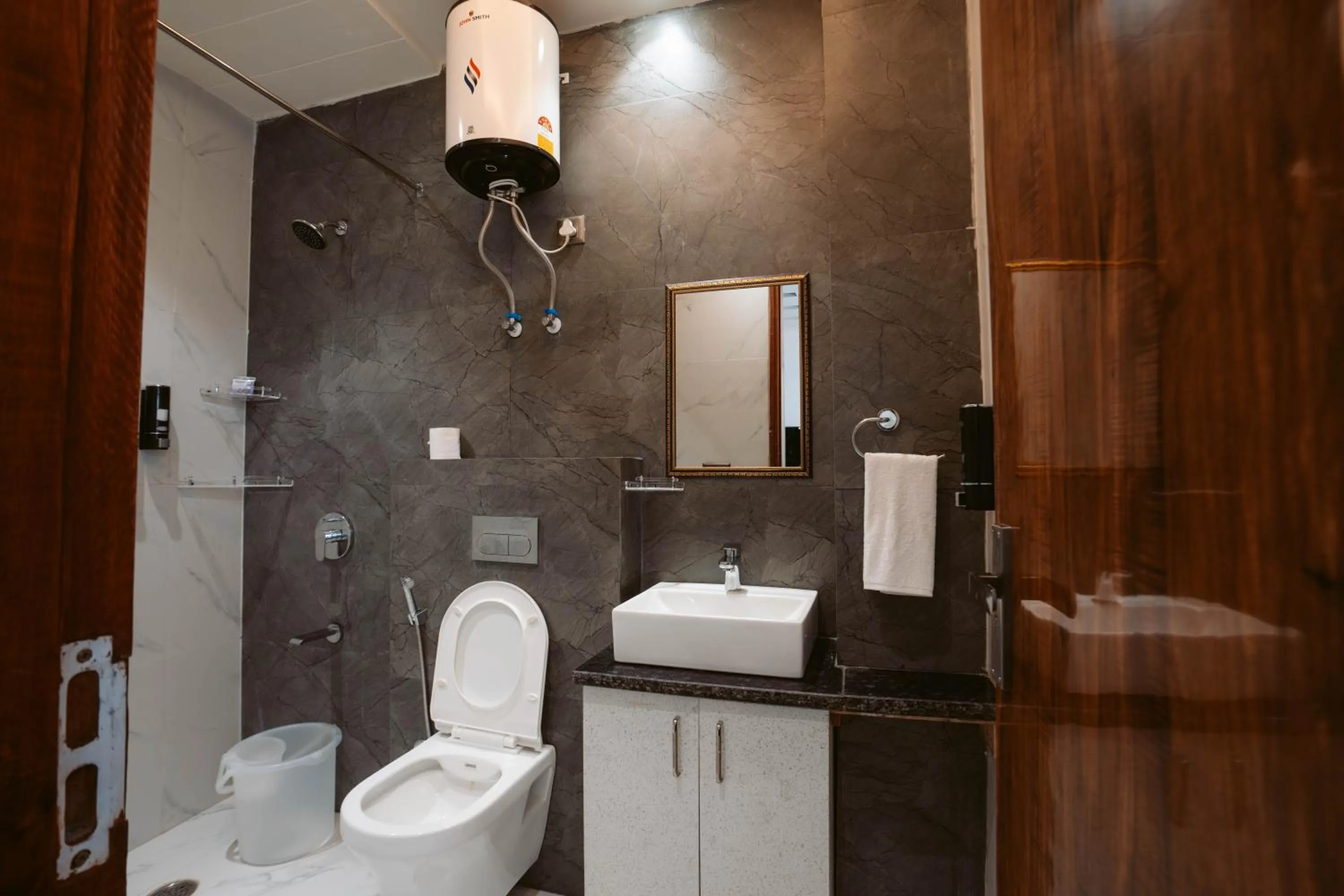 Bathroom in FlxHo Duo - Serviced Apartment & Rooms - Golf Course Road