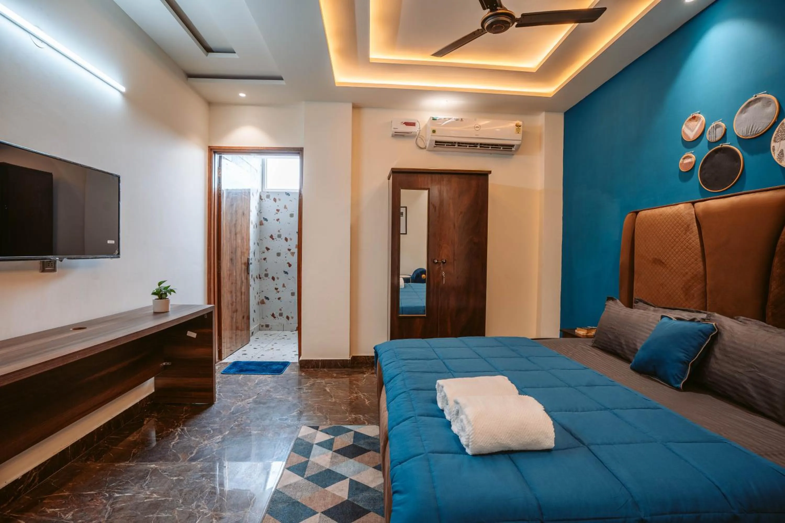 Bed in FlxHo Duo - Serviced Apartment & Rooms - Golf Course Road