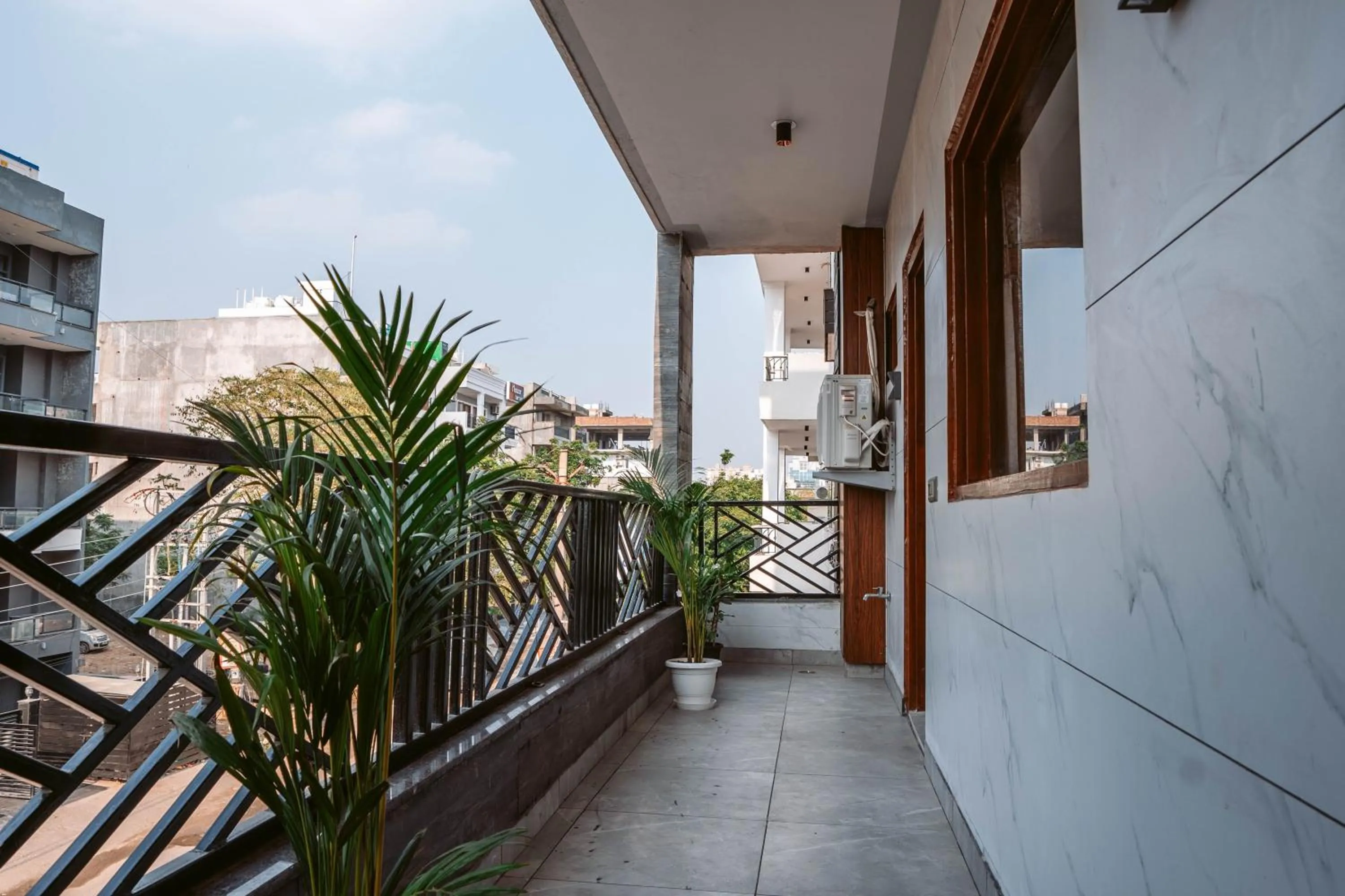 Balcony/Terrace in FlxHo Duo - Serviced Apartment & Rooms - Golf Course Road