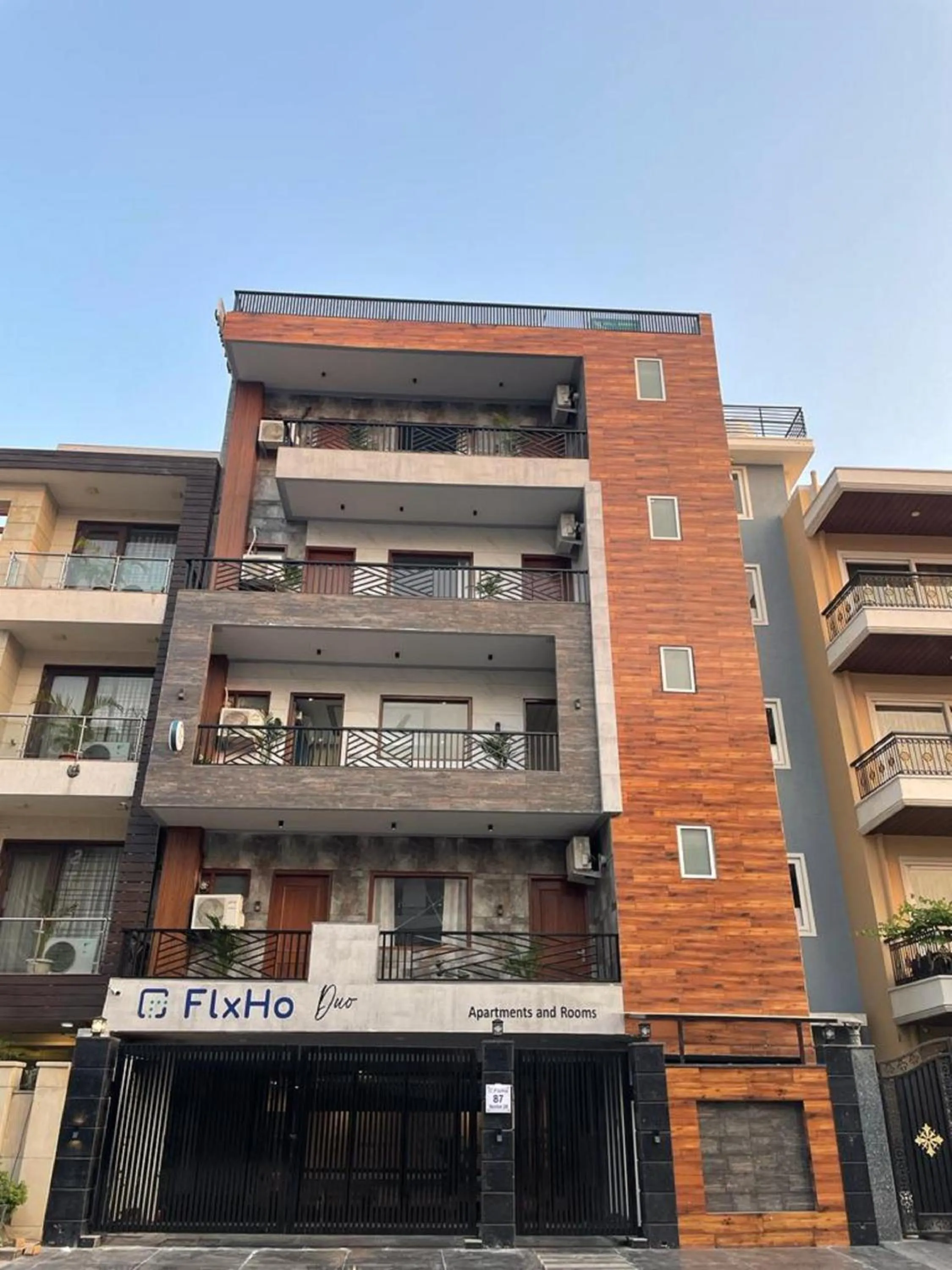 Facade/entrance in FlxHo Duo - Serviced Apartment & Rooms - Golf Course Road