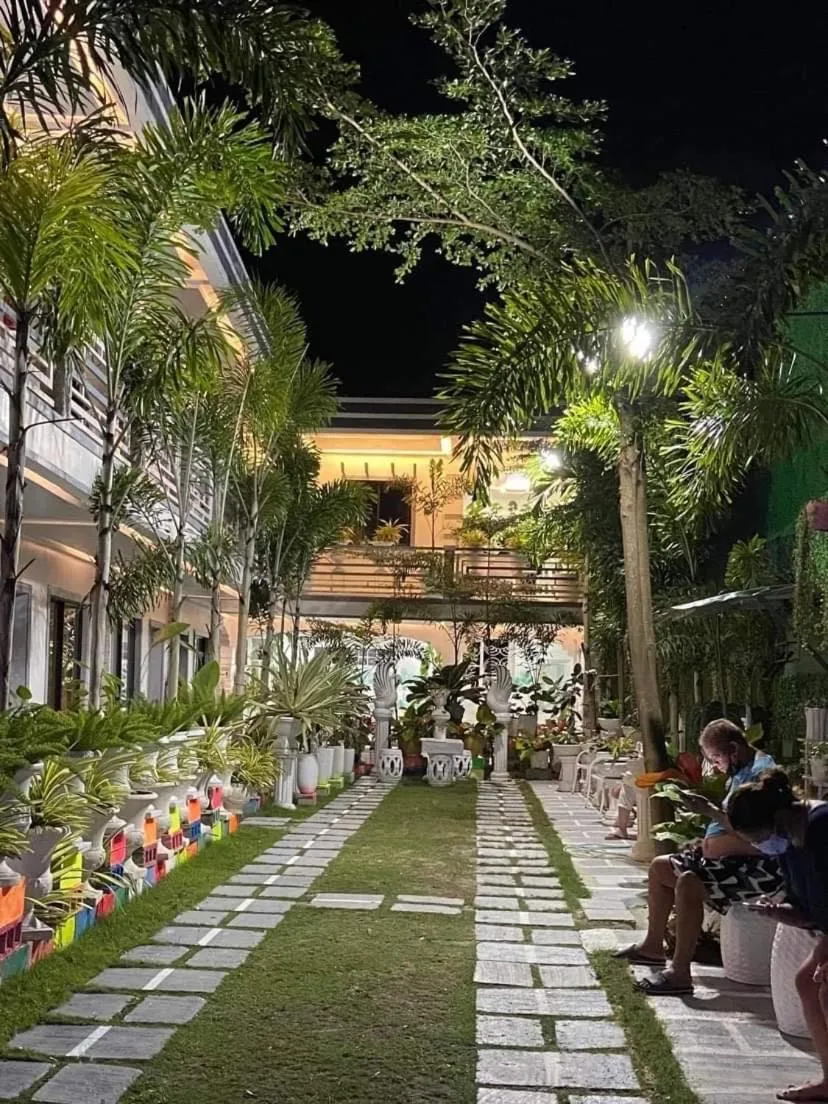 Night in The VeeHive Guesthouse