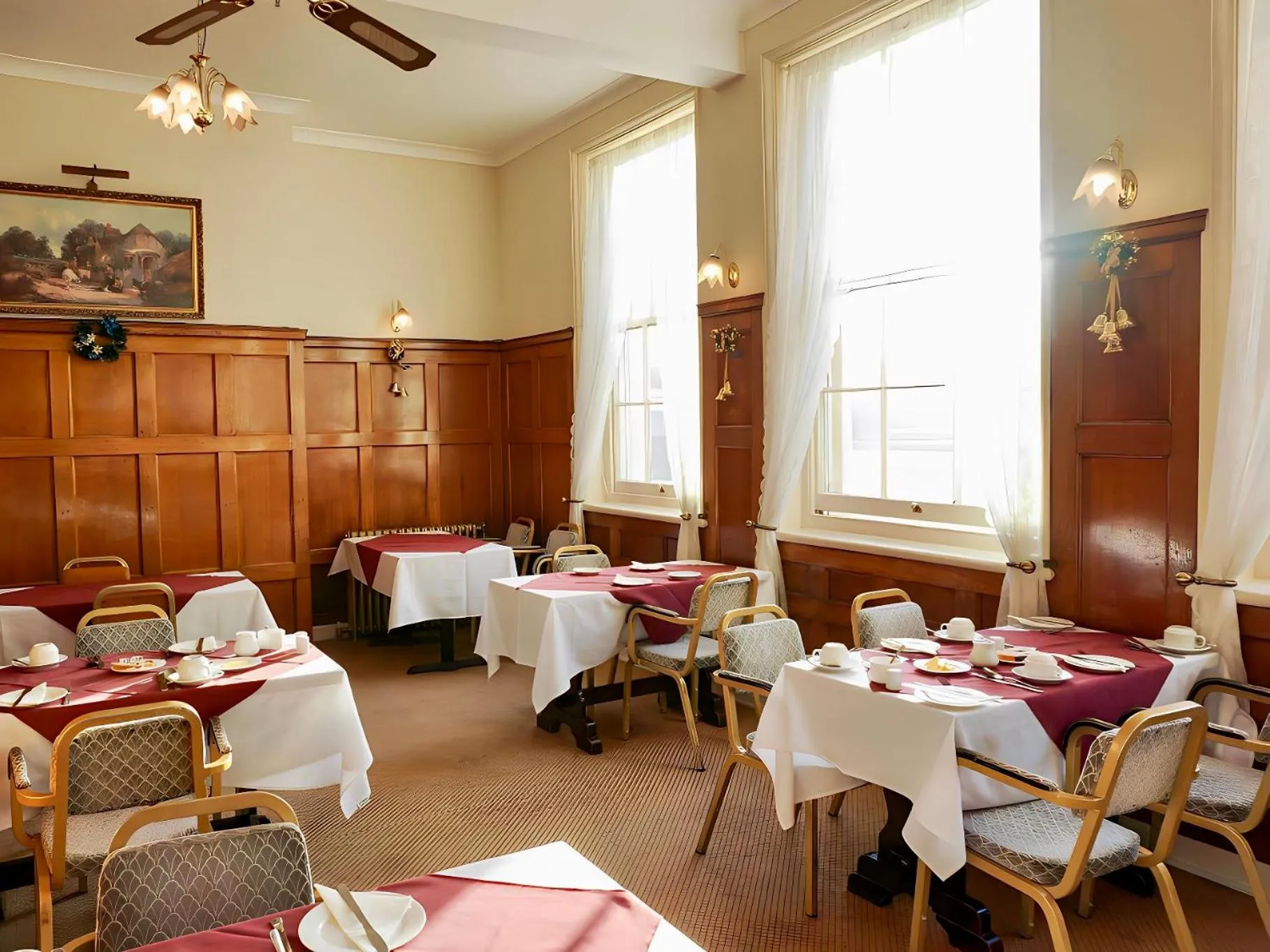 Restaurant/places to eat in The Star Hotel