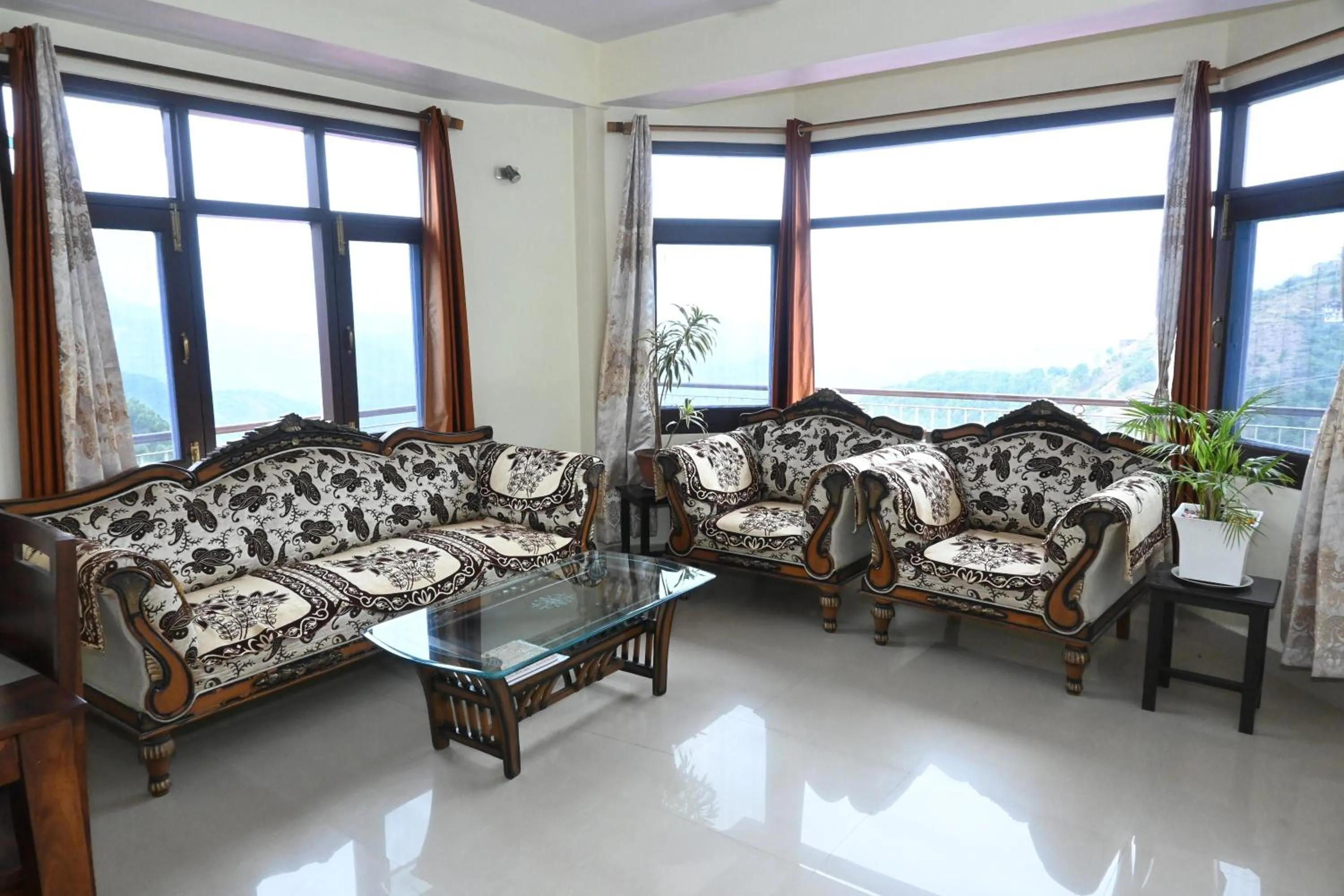 Communal lounge/ TV room in Om Niwas Homestay