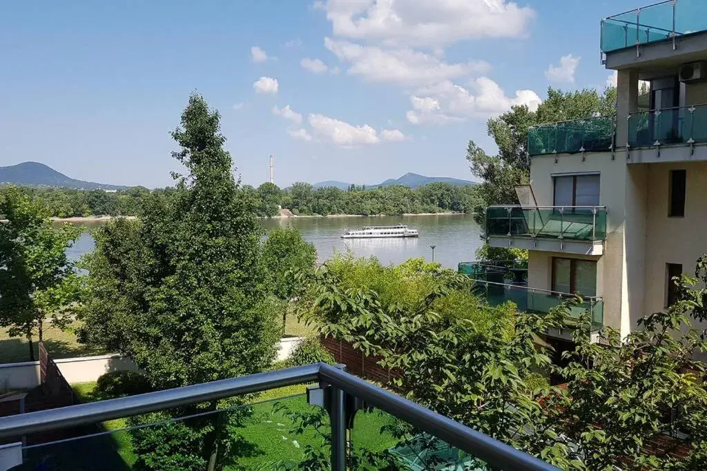 Danube Dream Superb view & garage Danube Dream Superb view & garage