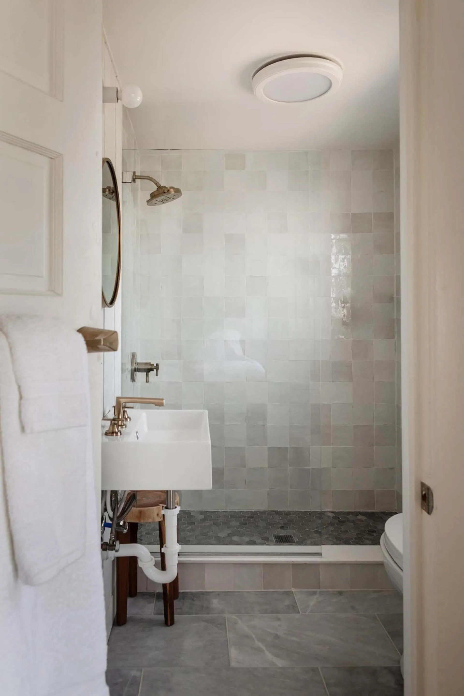 Shower in The Bentley Inn