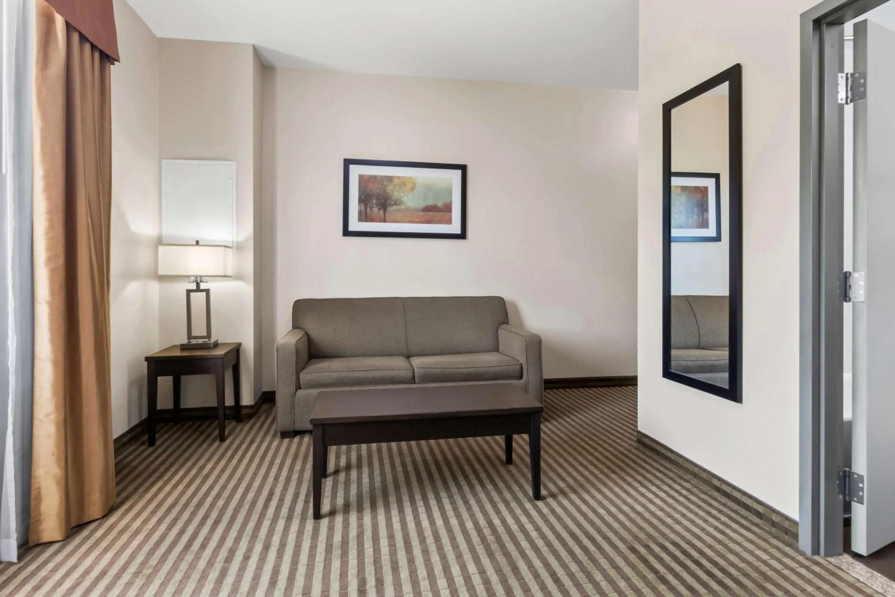 Photo of the whole room in Best Western Plus Fergus Hotel