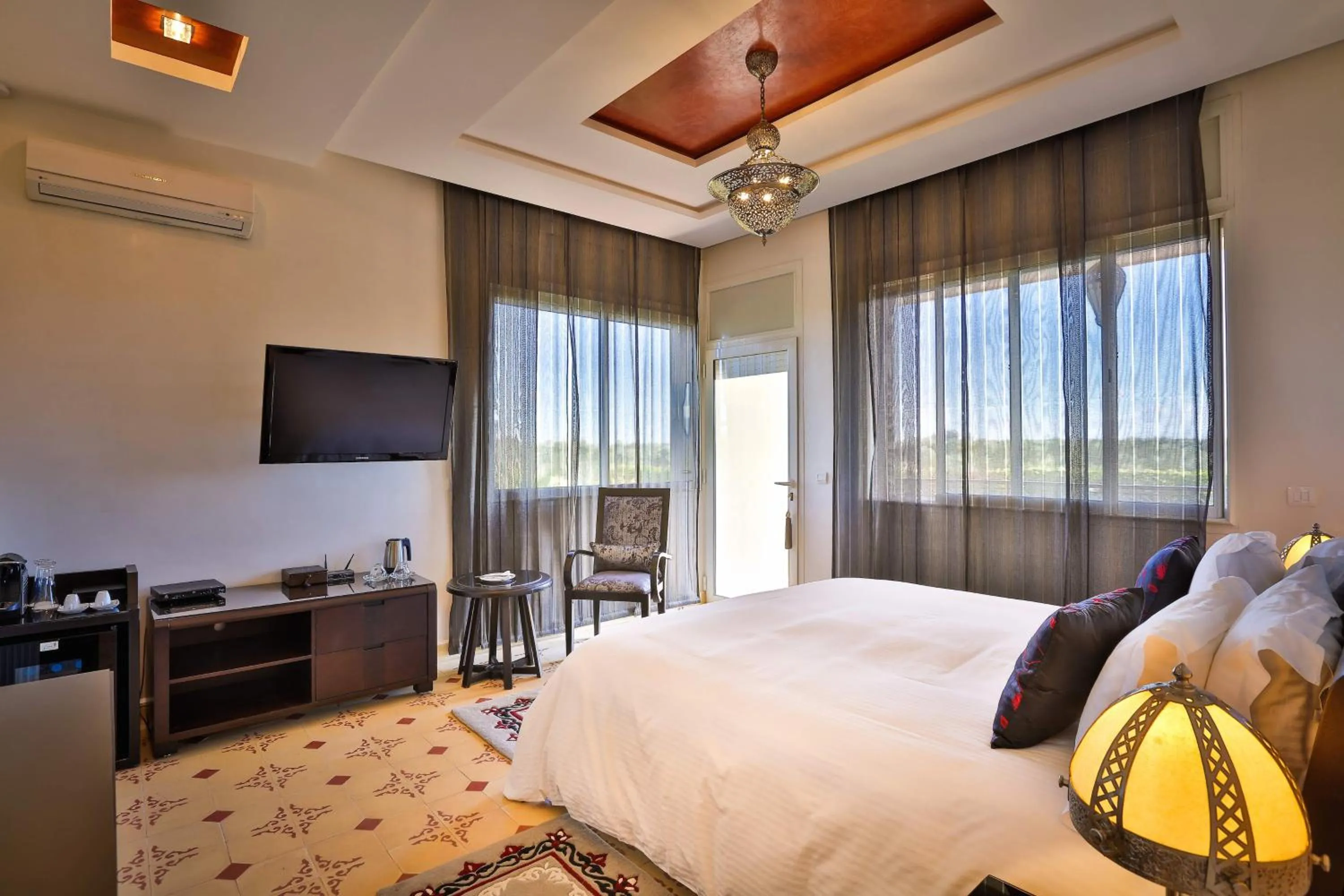 Photo of the whole room, Bed in Palais Amador