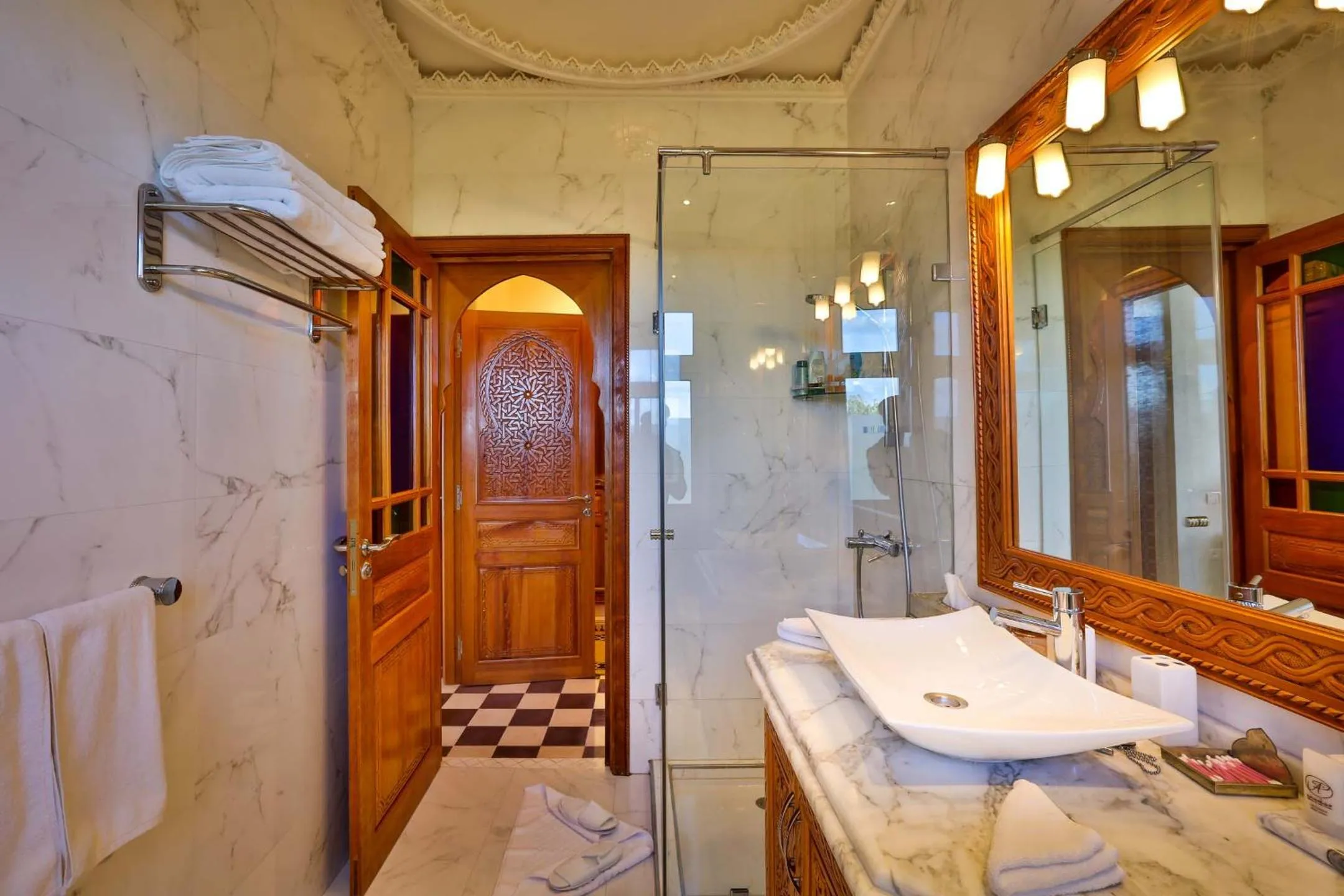 Shower in Palais Amador