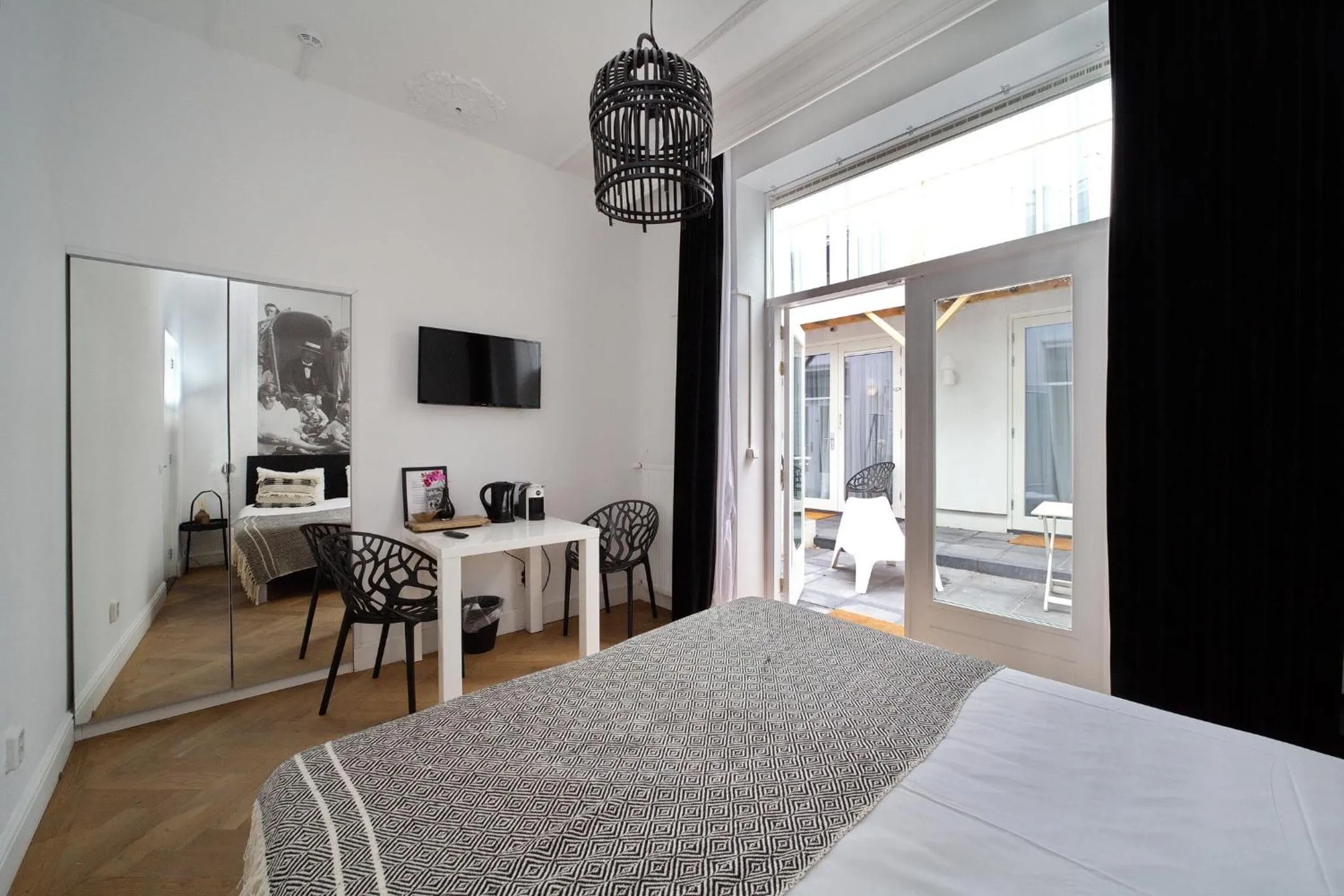 Photo of the whole room, Bed in Hotel Zeespiegel