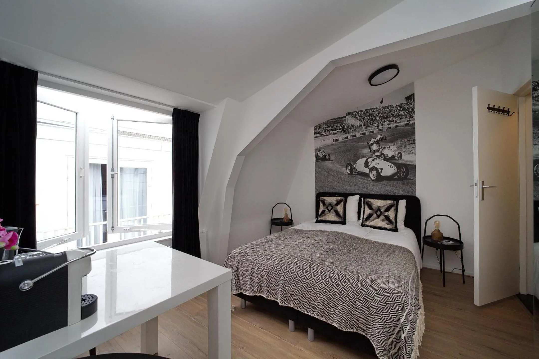 Photo of the whole room, Bed in Hotel Zeespiegel