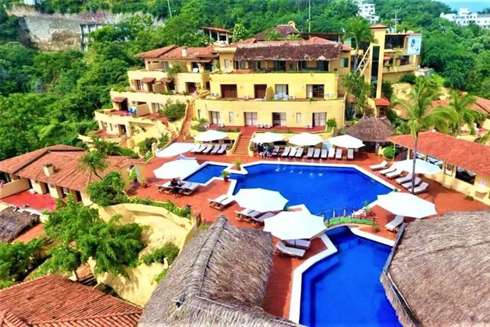 Bird's eye view, Pool View in hotel plaza tucanes