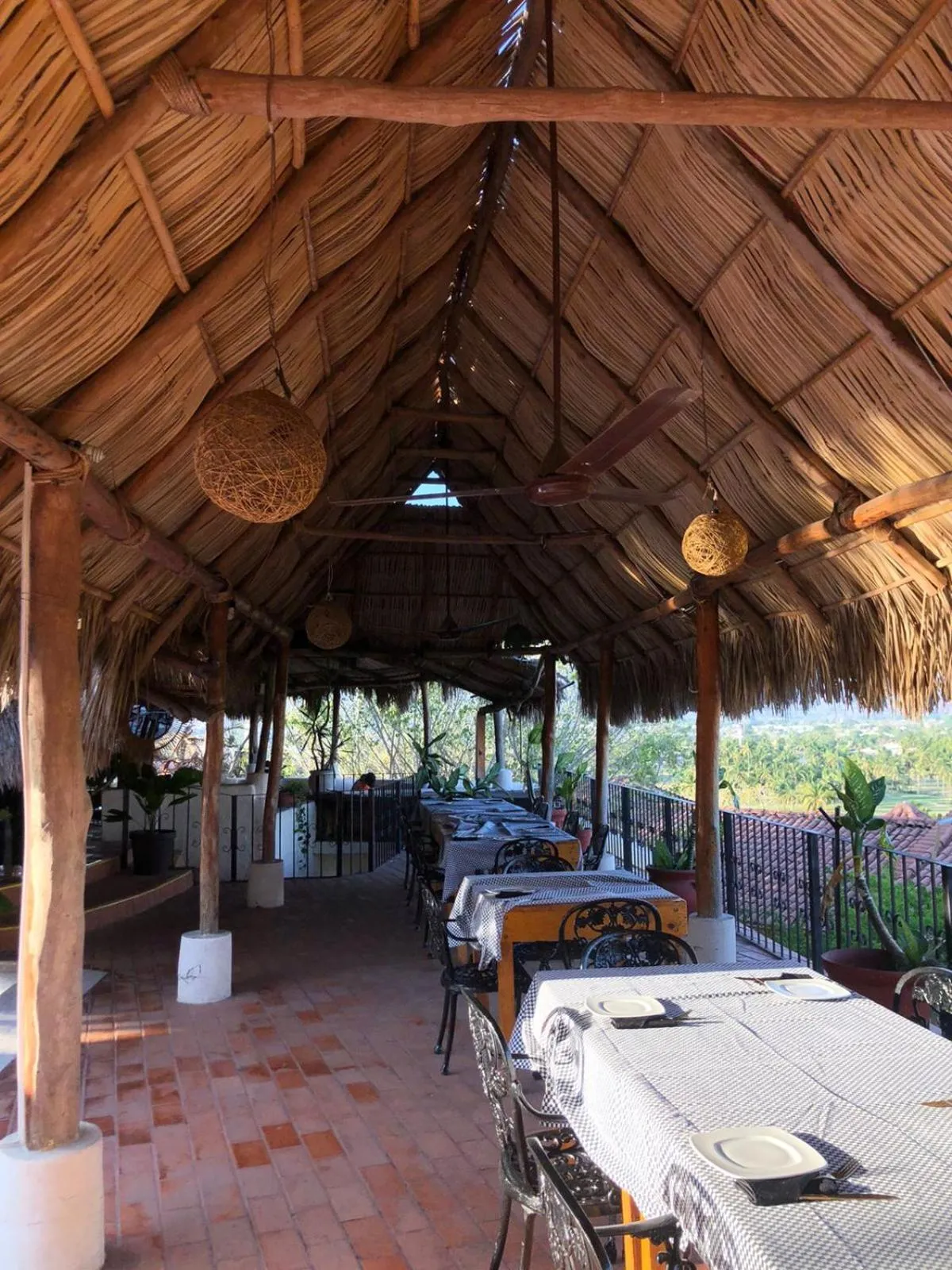 Restaurant/Places to Eat in hotel plaza tucanes