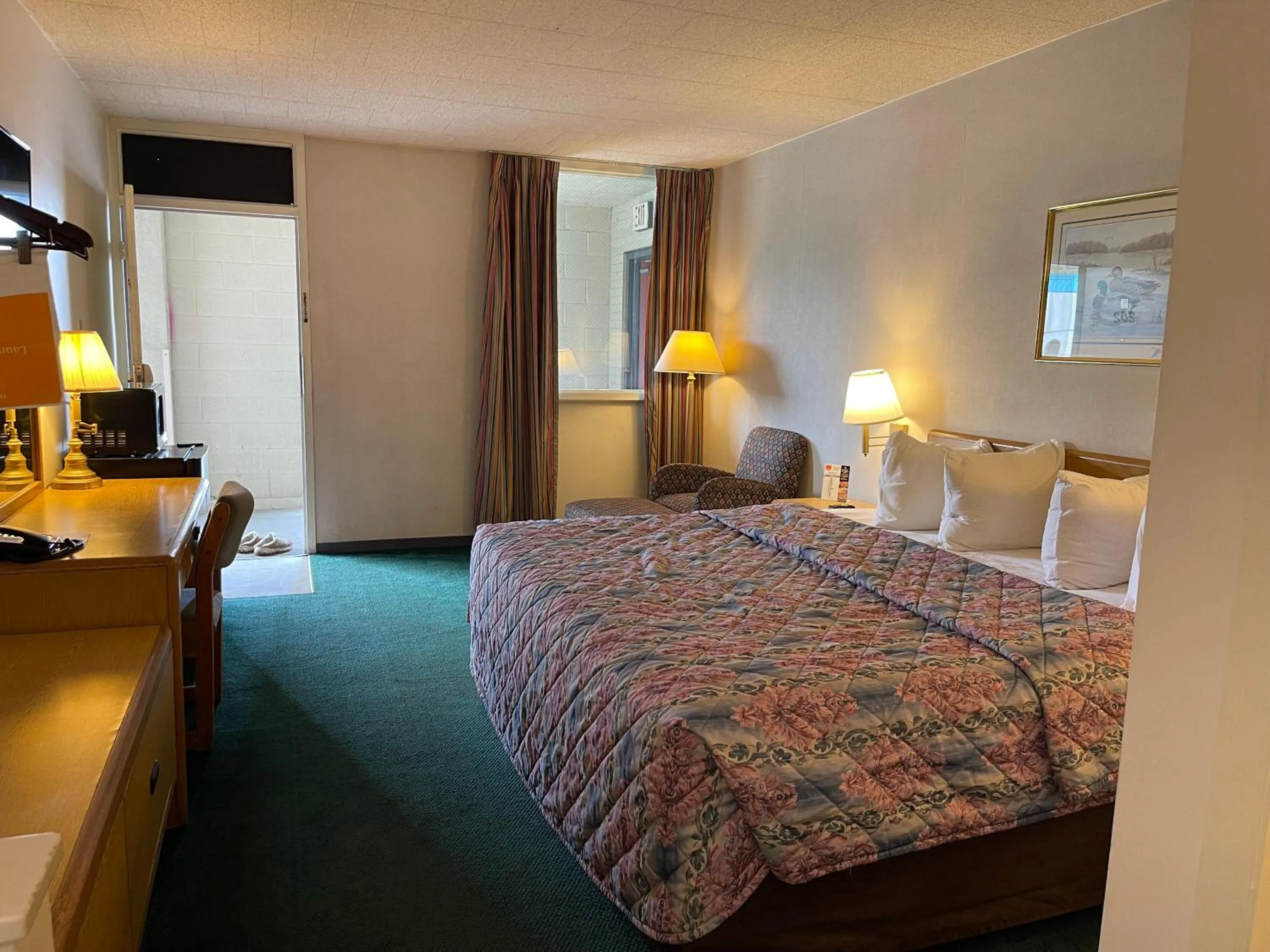 Bed in Horseshoe Curve Lodge