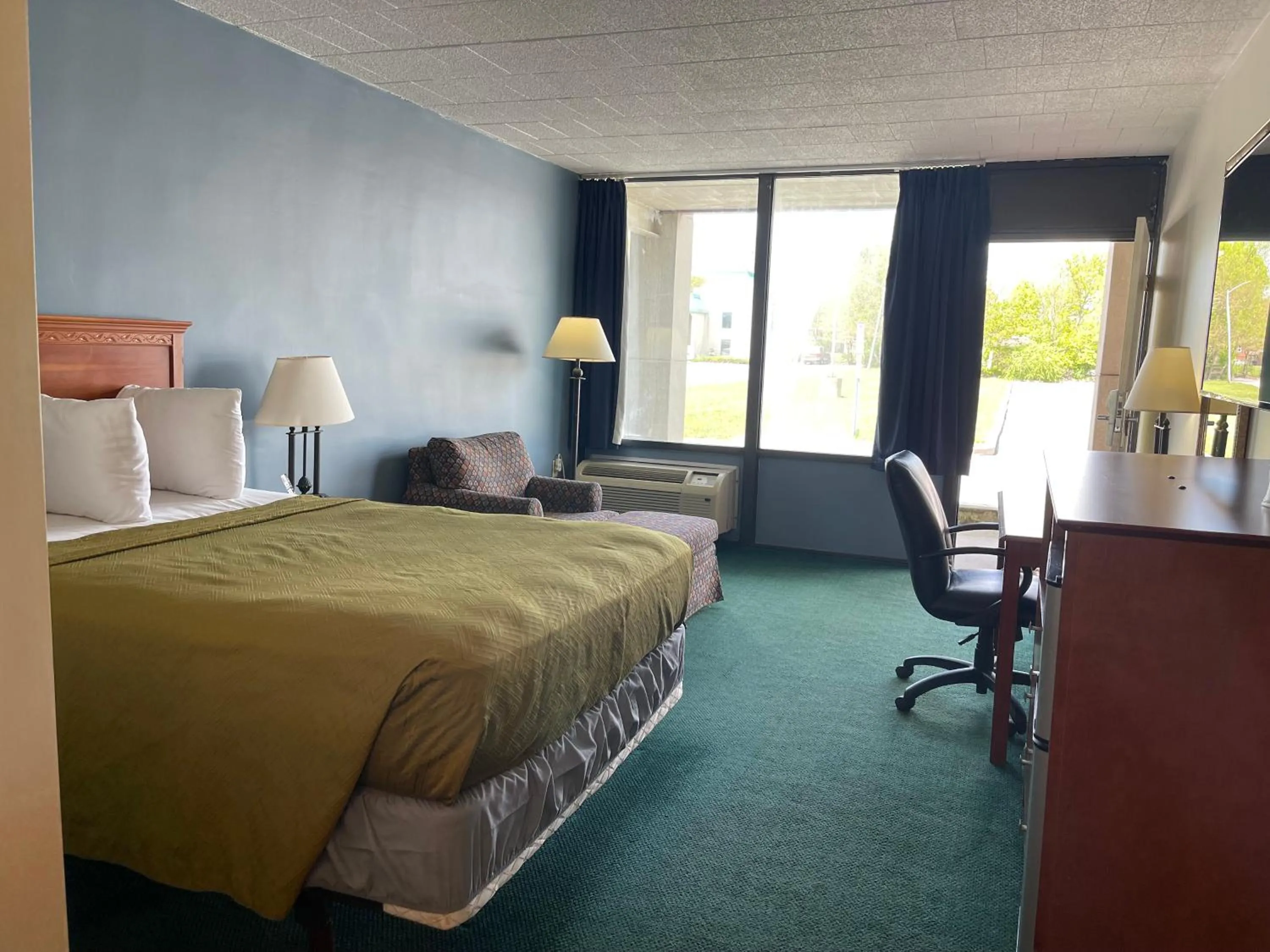 Bed in Horseshoe Curve Lodge