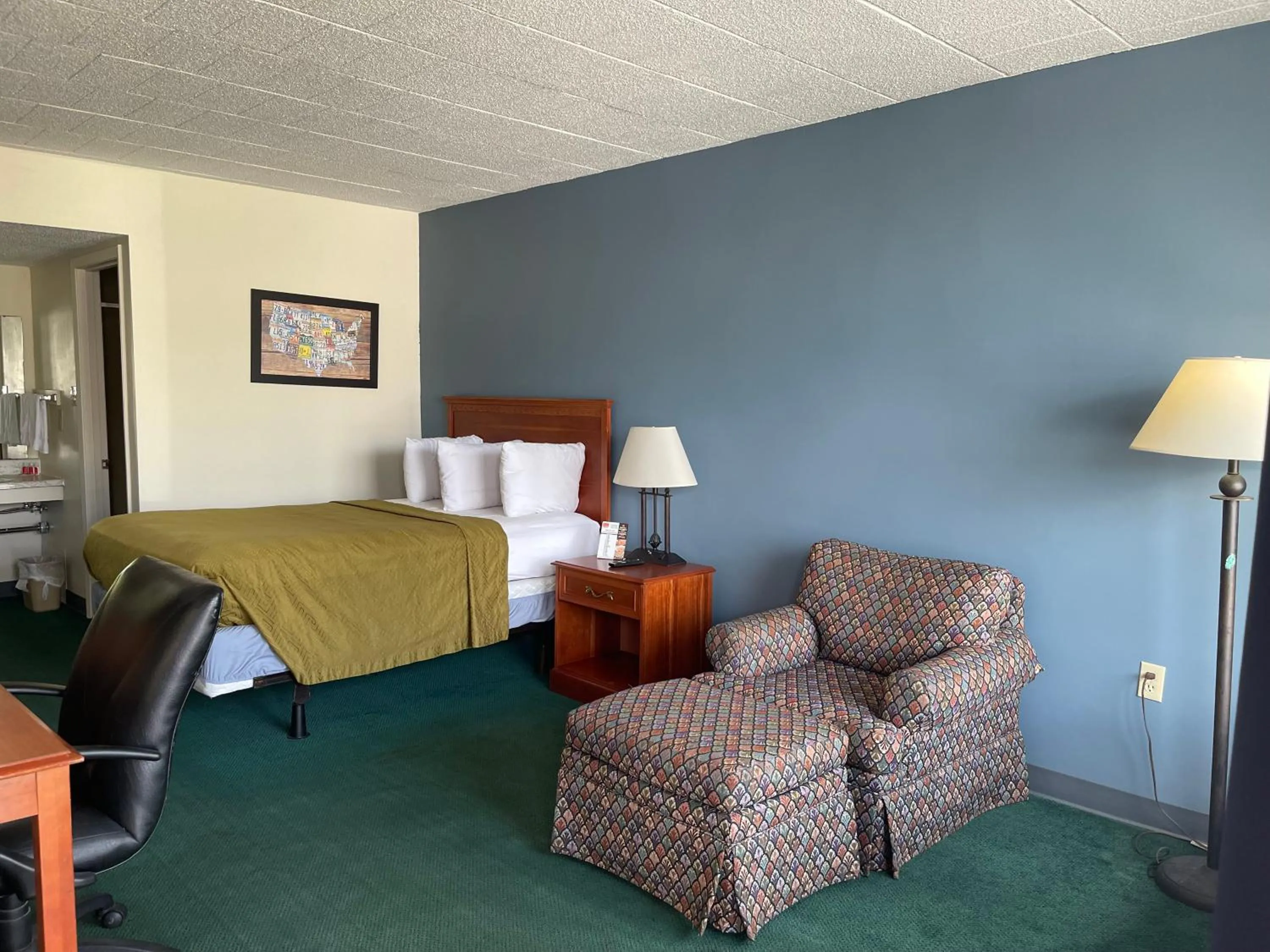 Bed in Horseshoe Curve Lodge