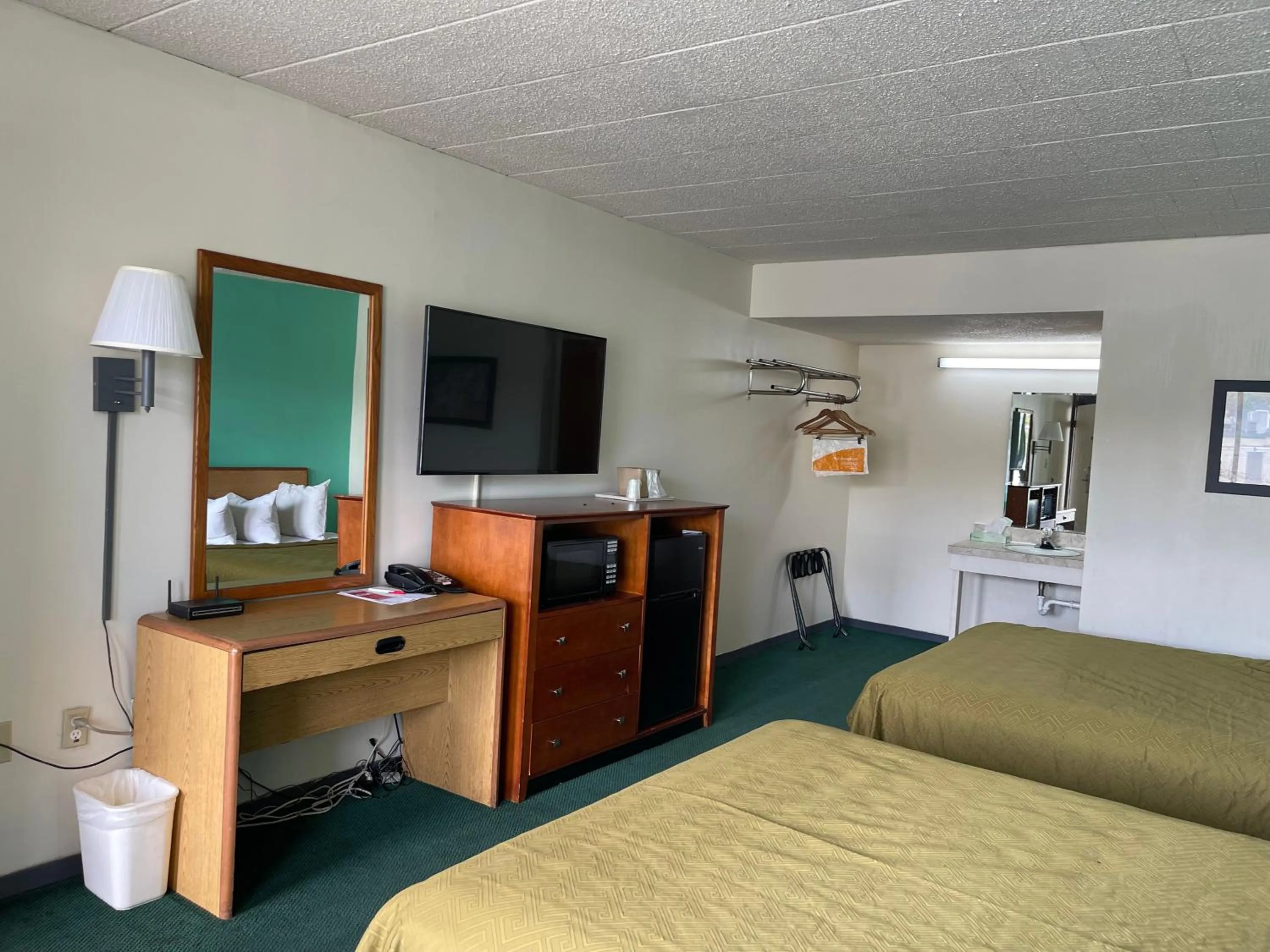 Bed in Horseshoe Curve Lodge