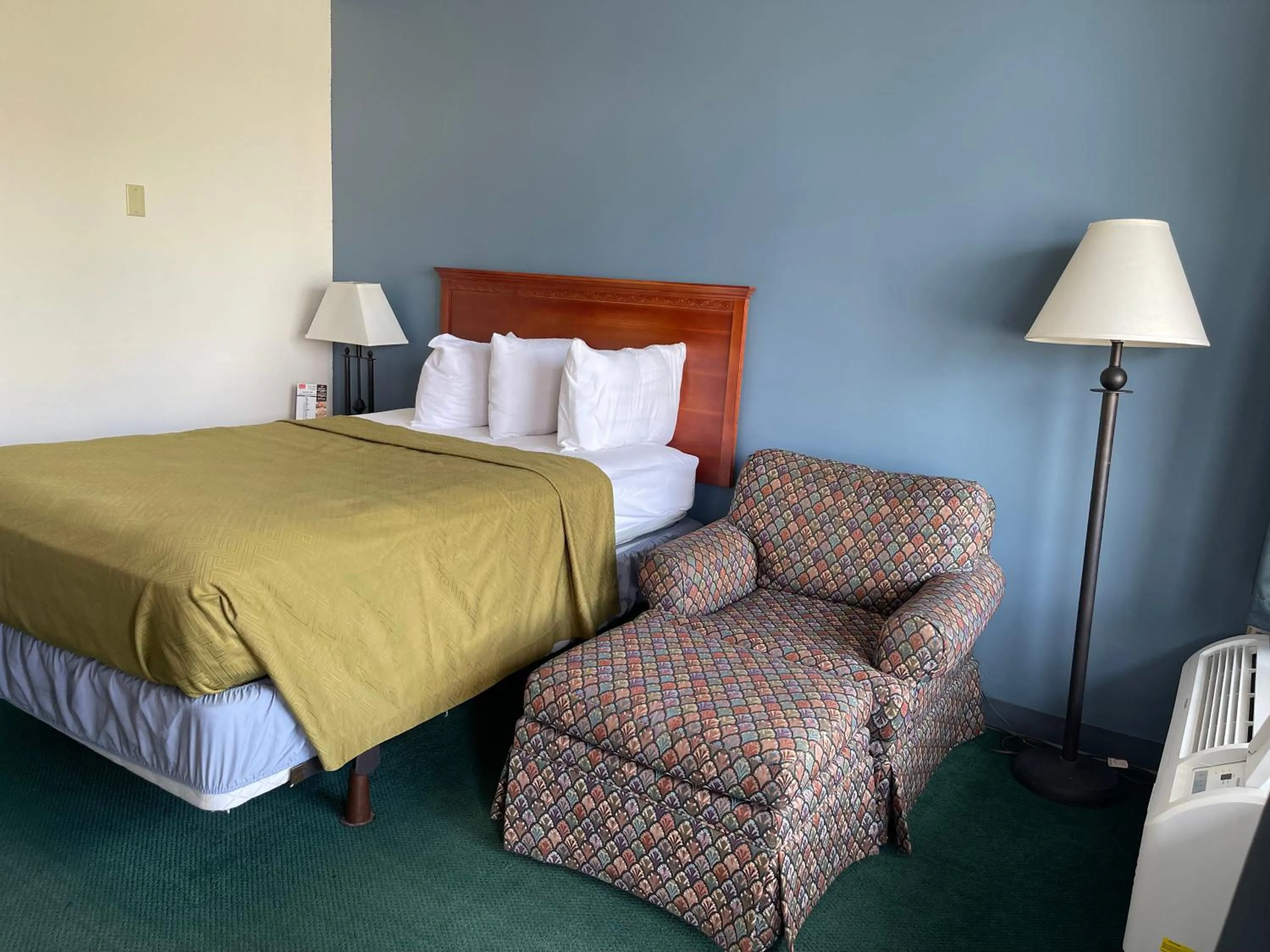 Bed in Horseshoe Curve Lodge