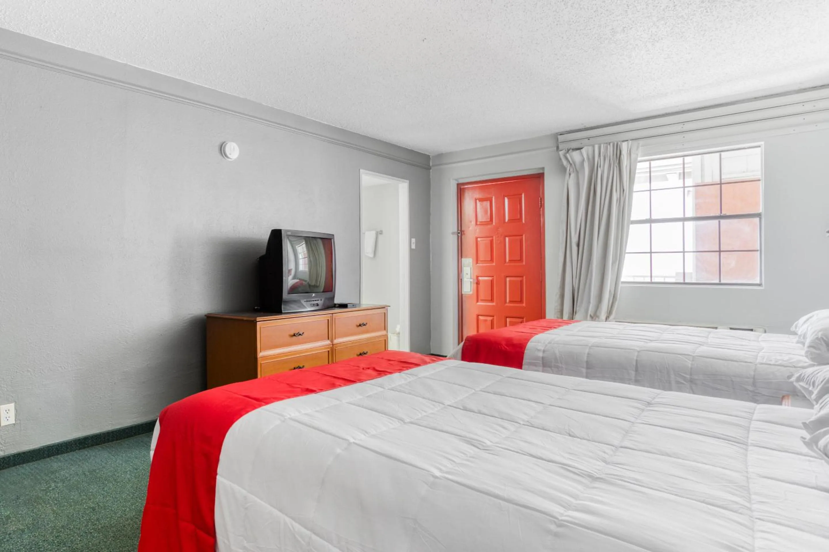 Bedroom, Bed in SUNSET INN Oklahoma City