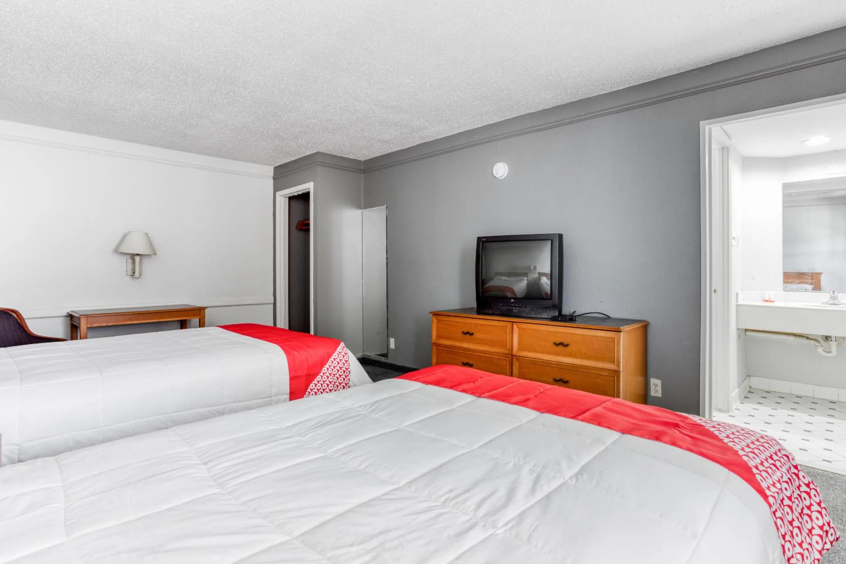 Bedroom, Bed in SUNSET INN Oklahoma City