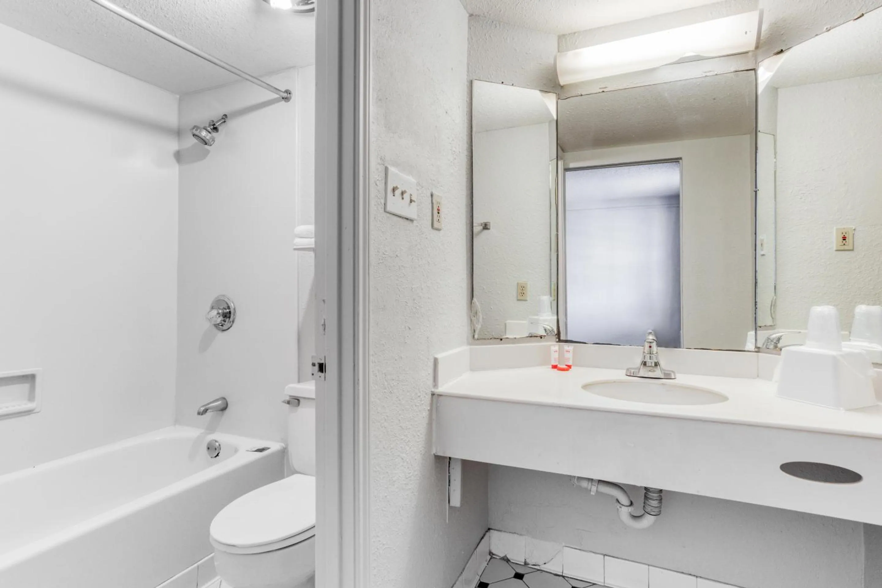 Bathroom in SUNSET INN Oklahoma City