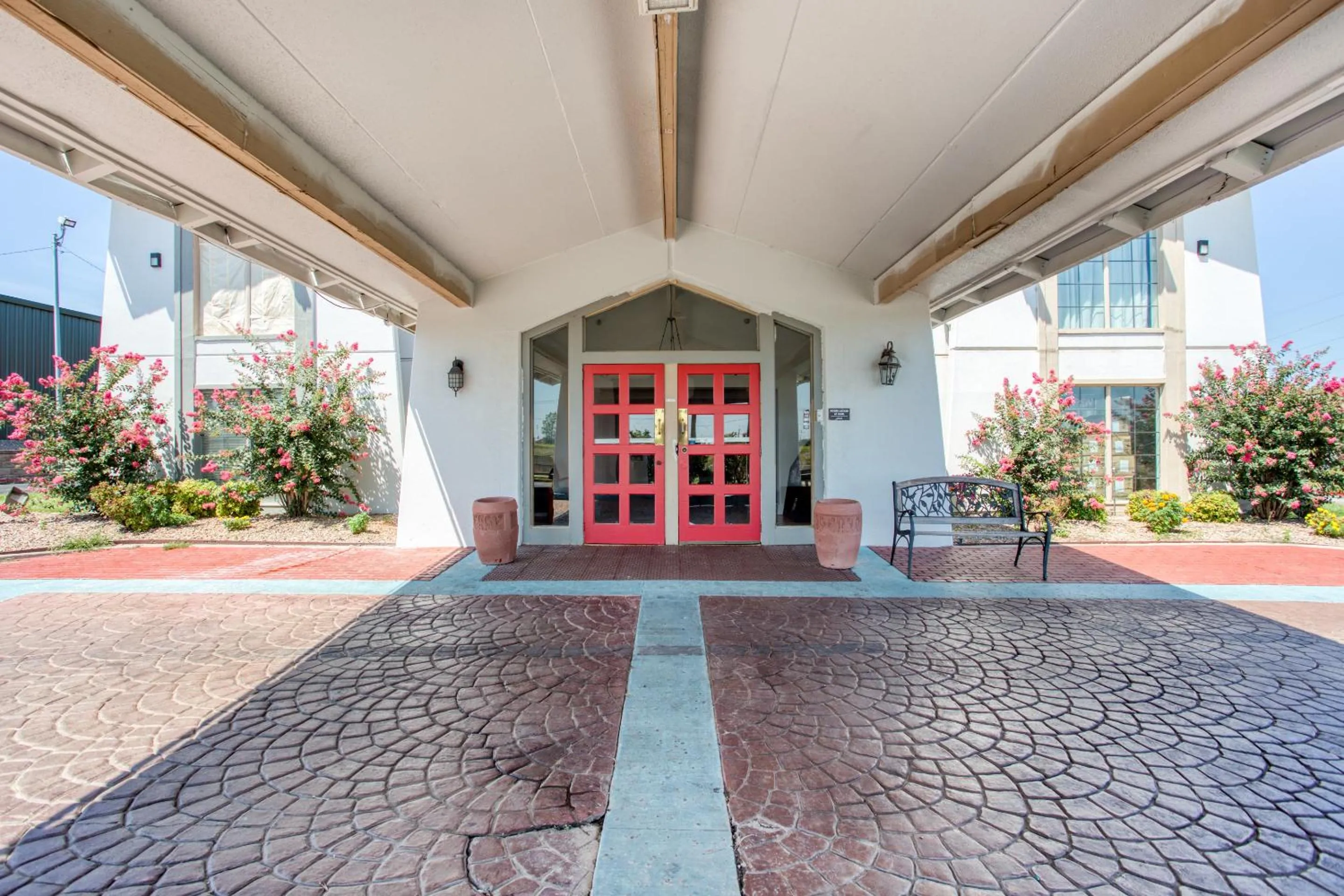 Facade/entrance in SUNSET INN Oklahoma City
