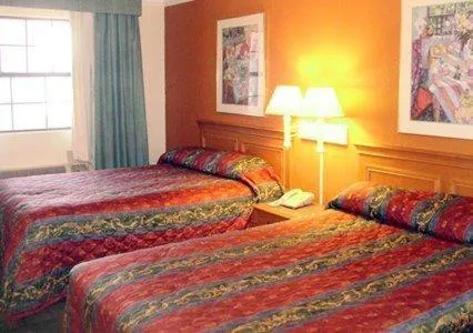 Bedroom, Bed in SUNSET INN Oklahoma City