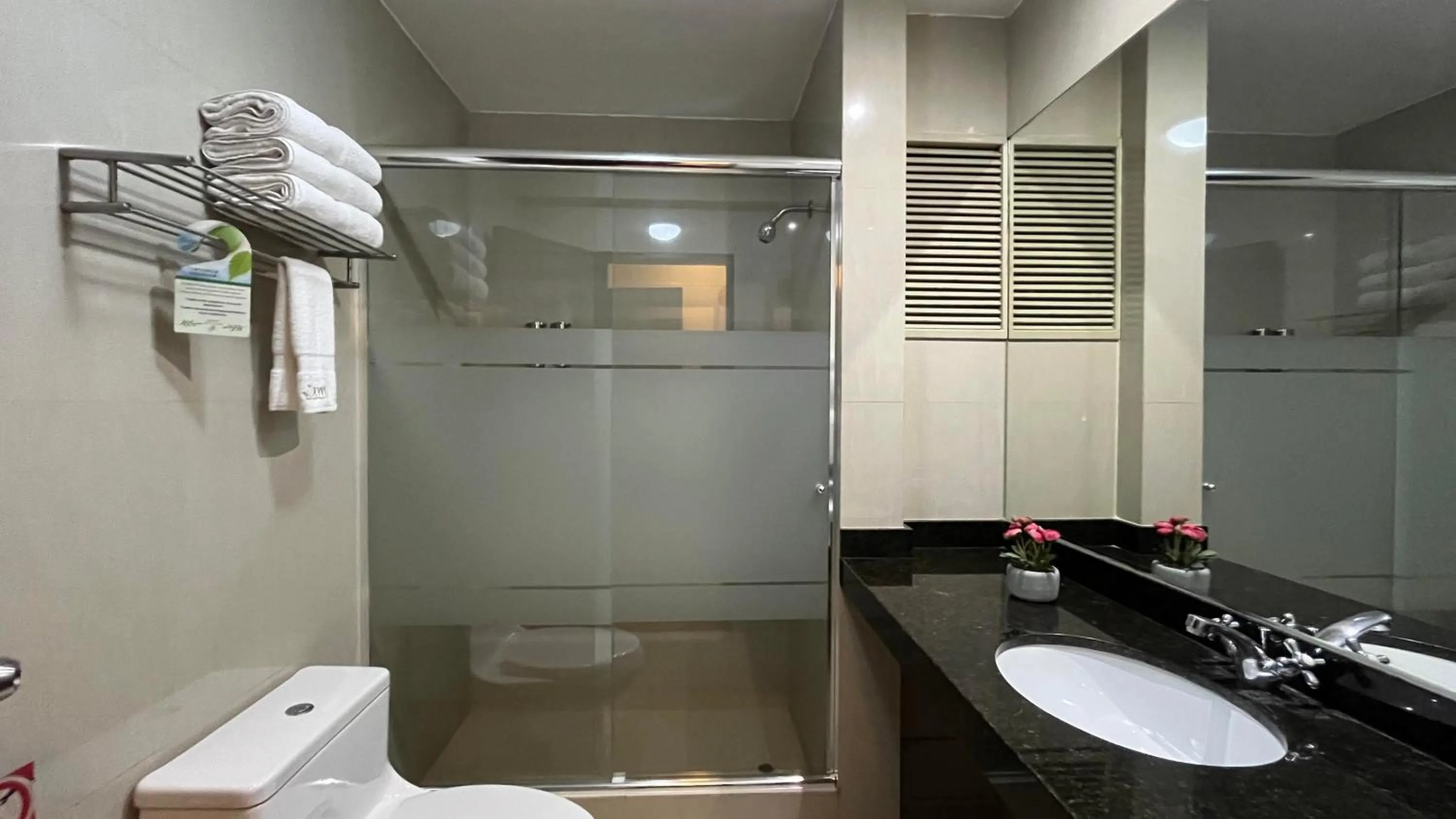 Shower in Hotel El Tambo 2