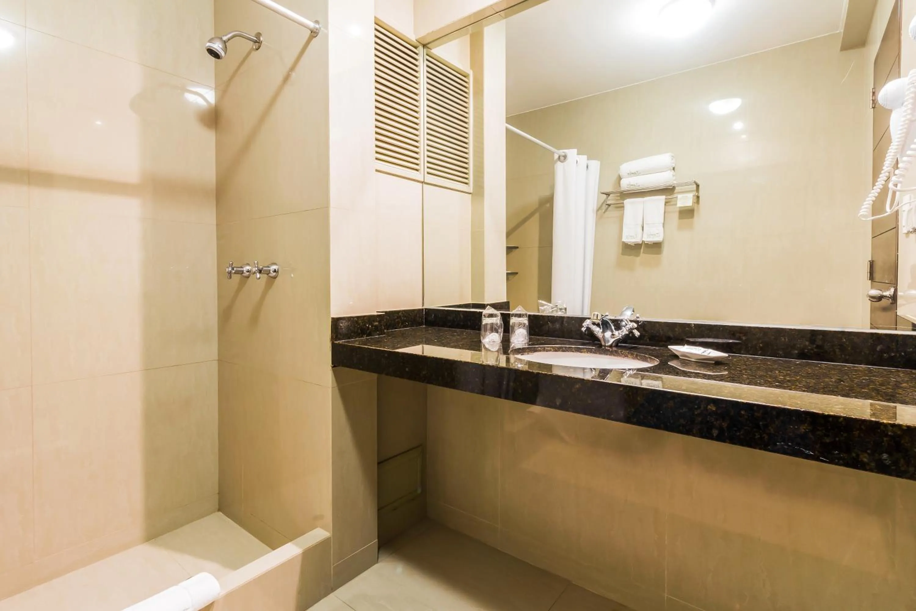 Bathroom in Hotel El Tambo 2