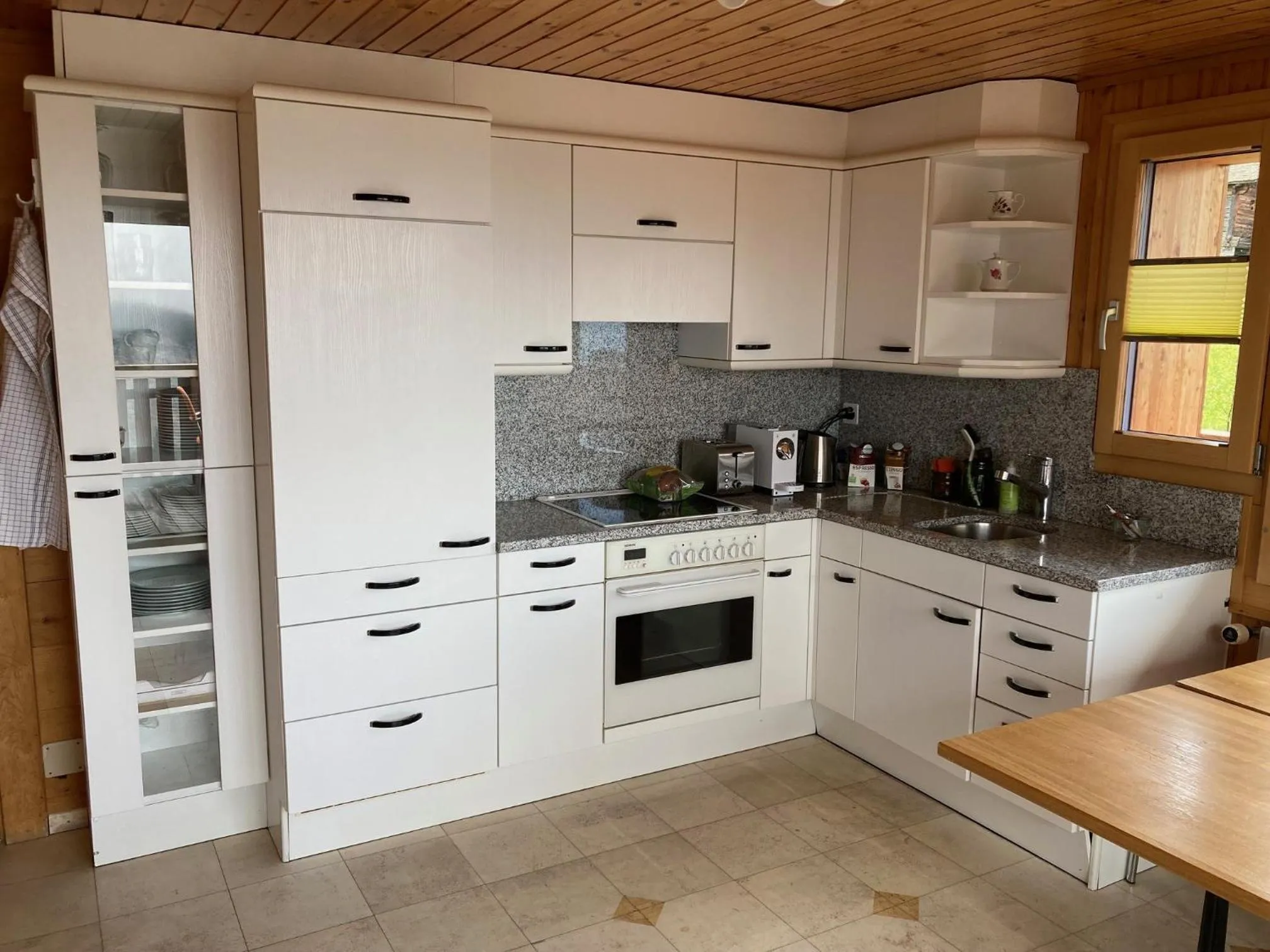 Restaurant/places to eat in Haus Rhodania