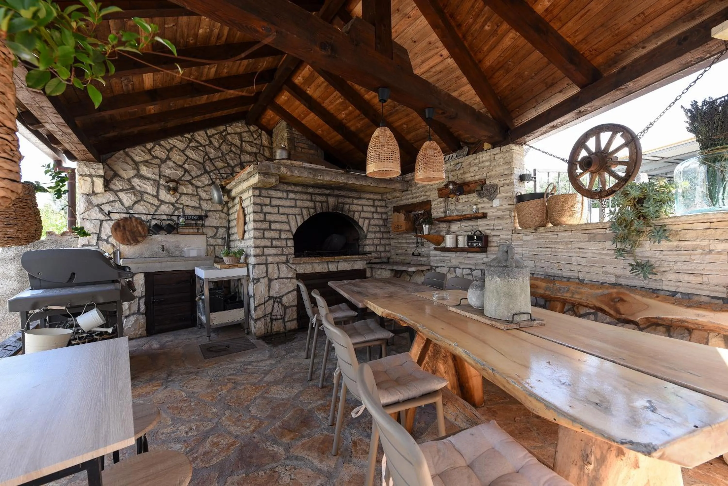 BBQ facilities in Luxury apartment N