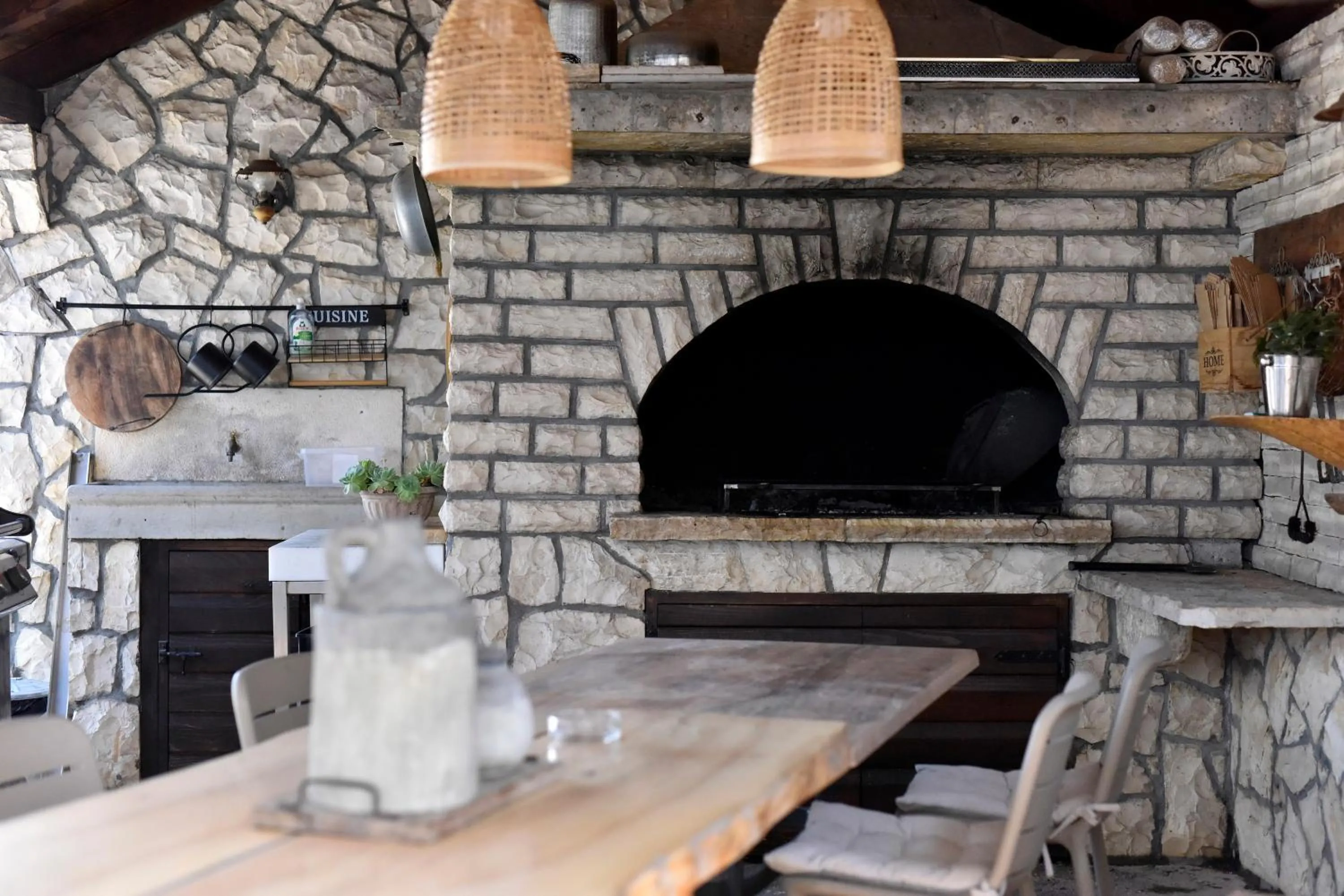 BBQ facilities in Luxury apartment N