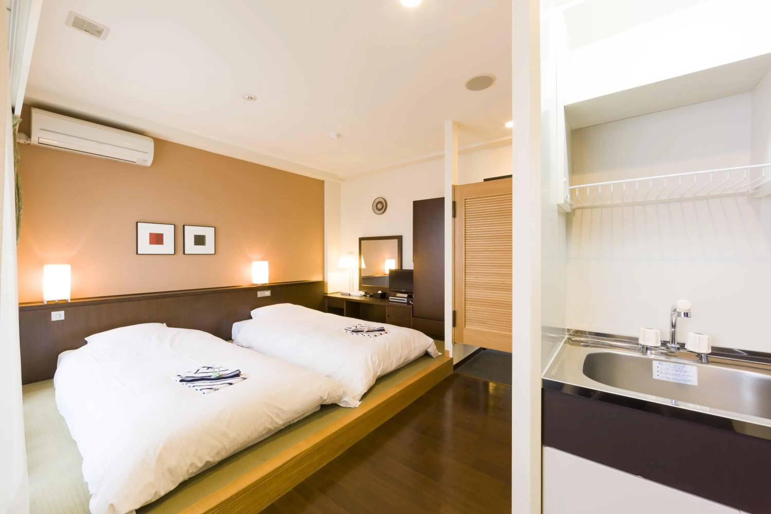 Photo of the whole room, Bed in APA Hotel Fujichuo