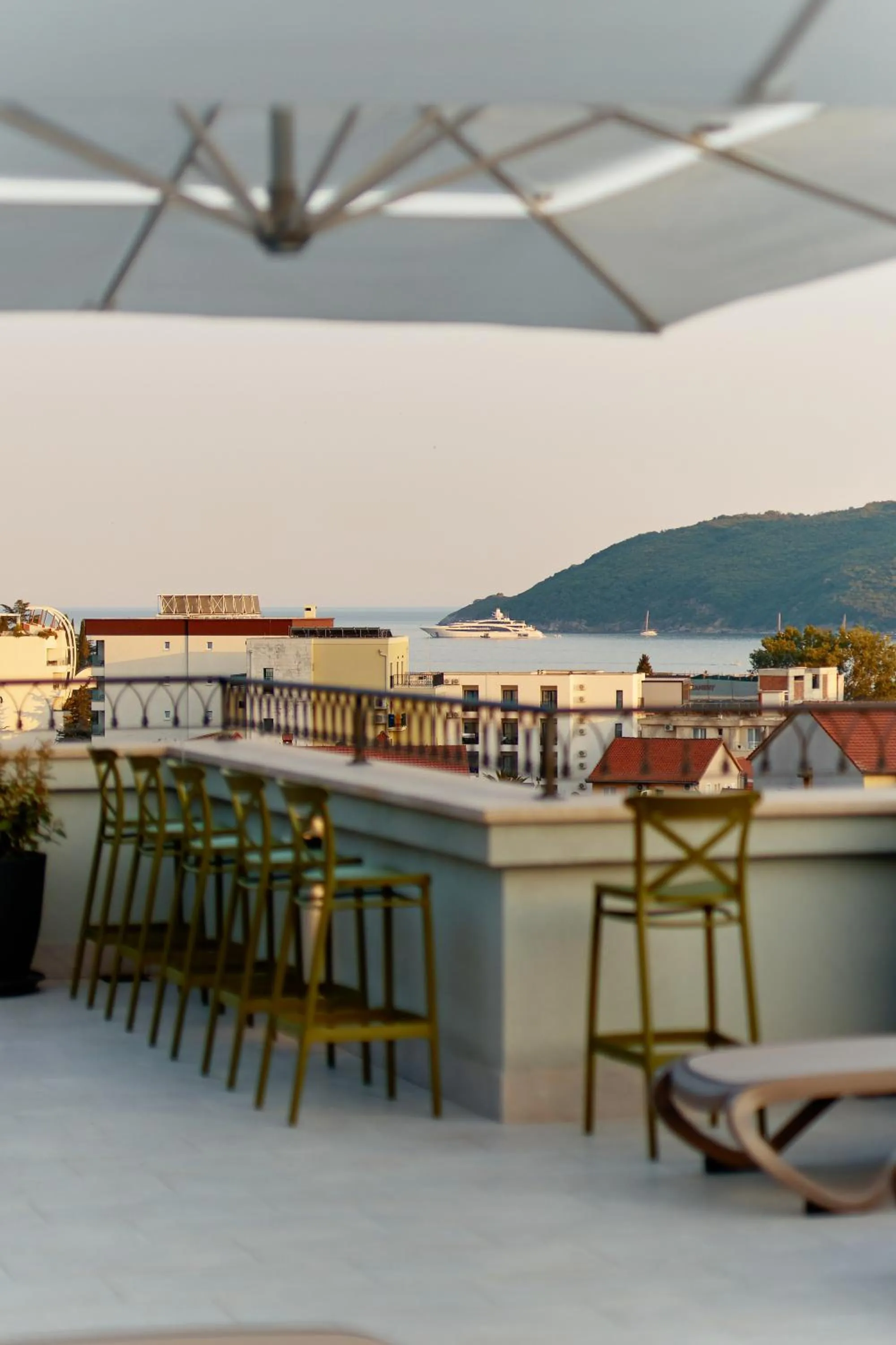 Swimming pool in Hotel Diplomat by Aycon