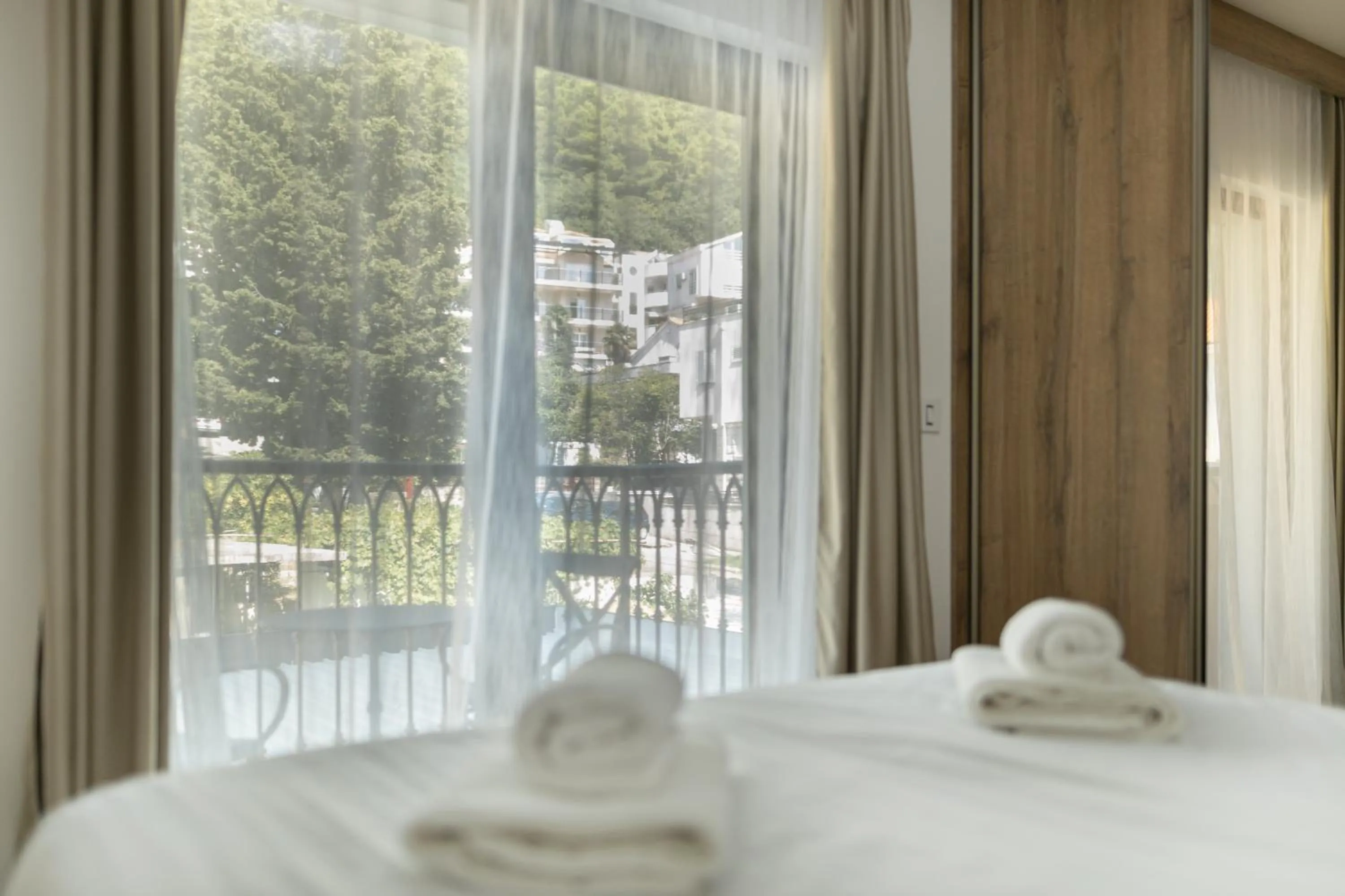 Bed in Hotel Diplomat by Aycon