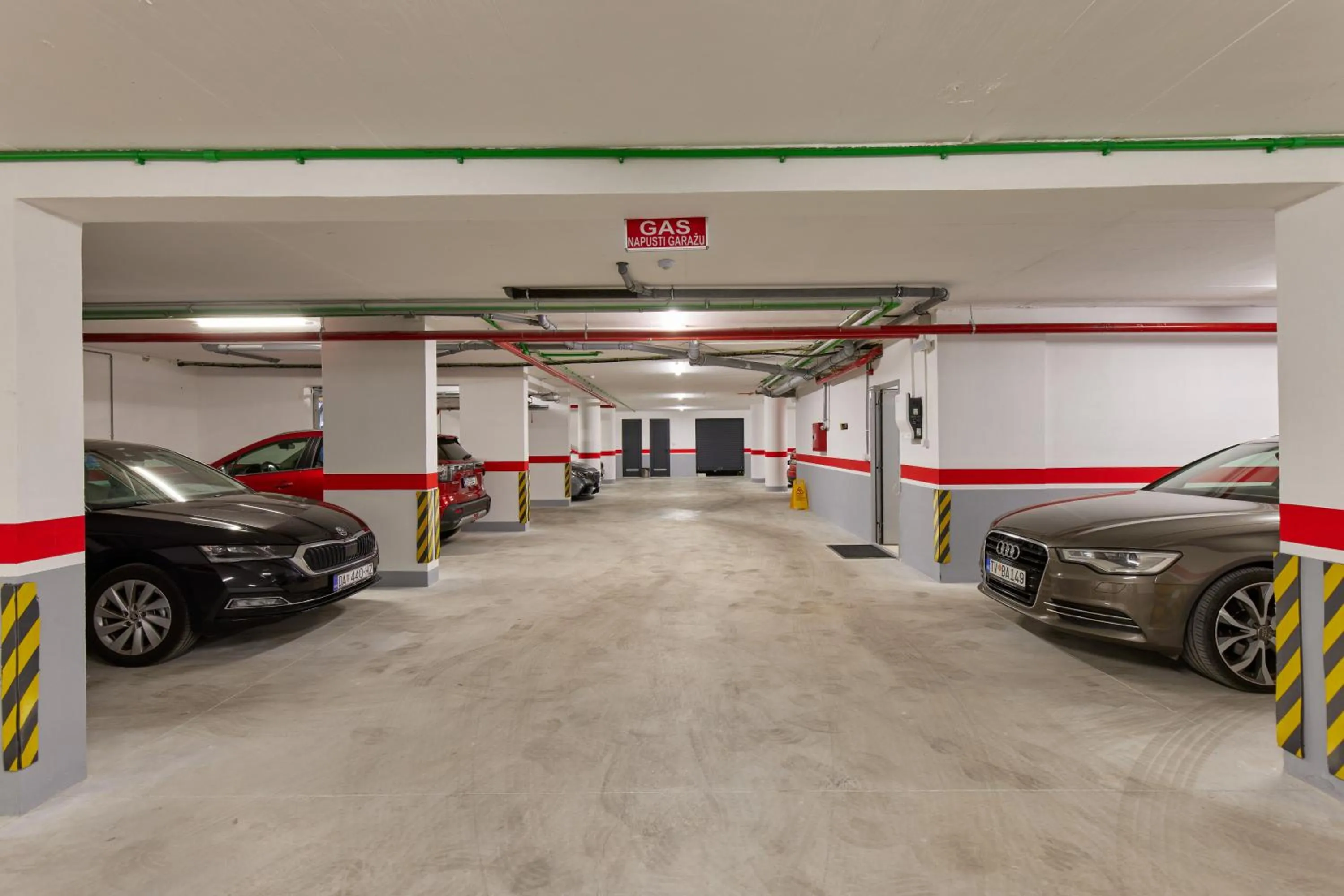 Parking in Hotel Diplomat by Aycon