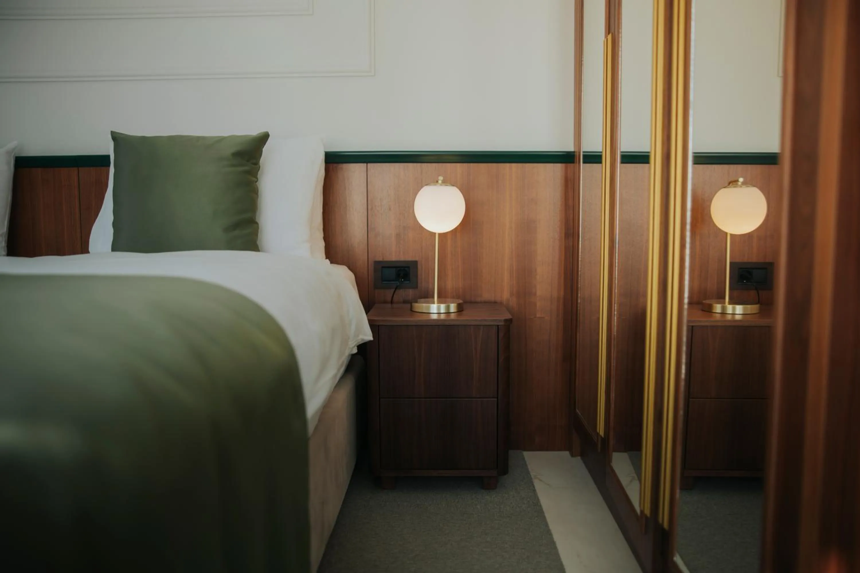 Bed in Hotel Diplomat by Aycon