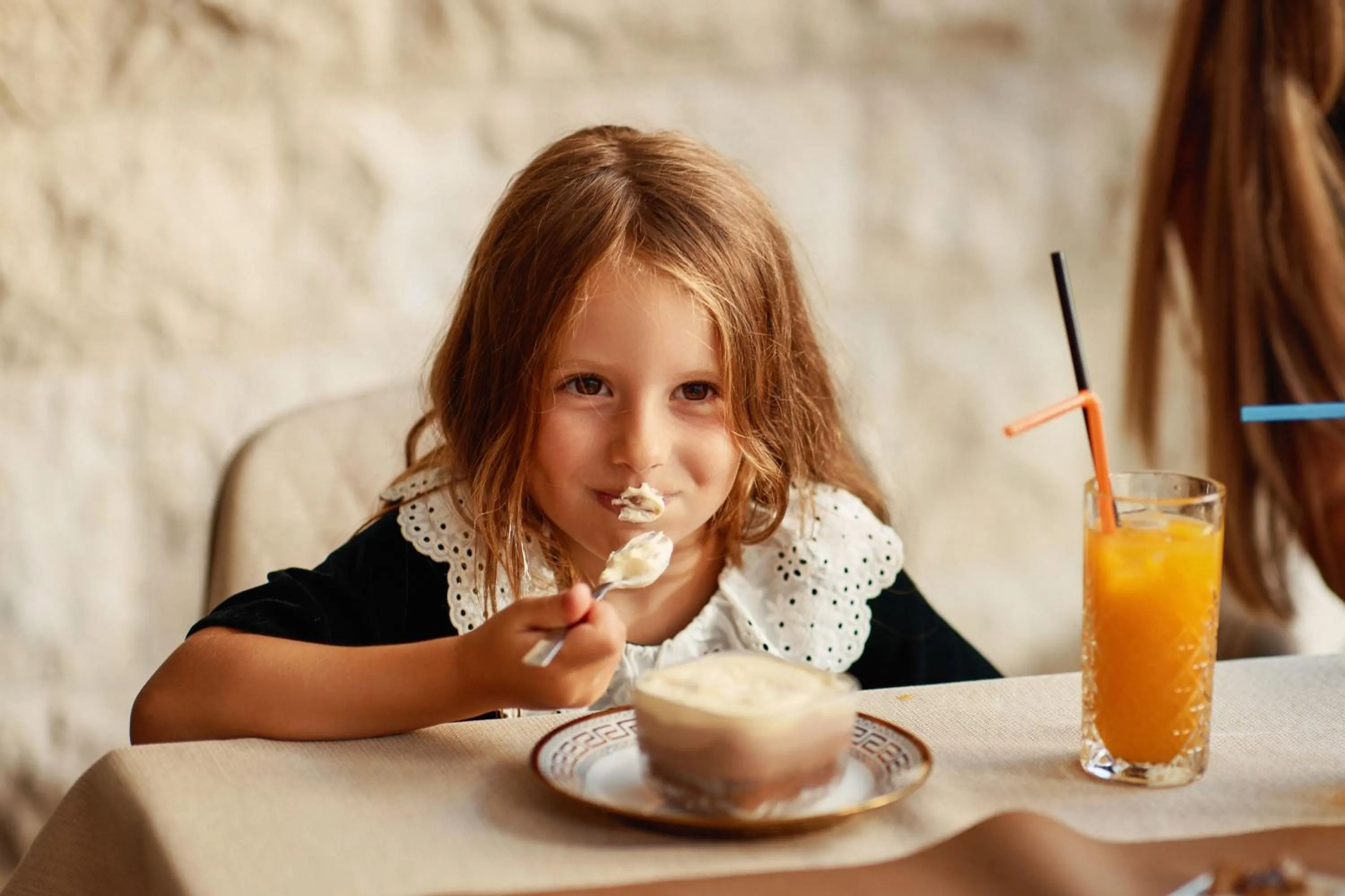 People in Hotel Diplomat by Aycon