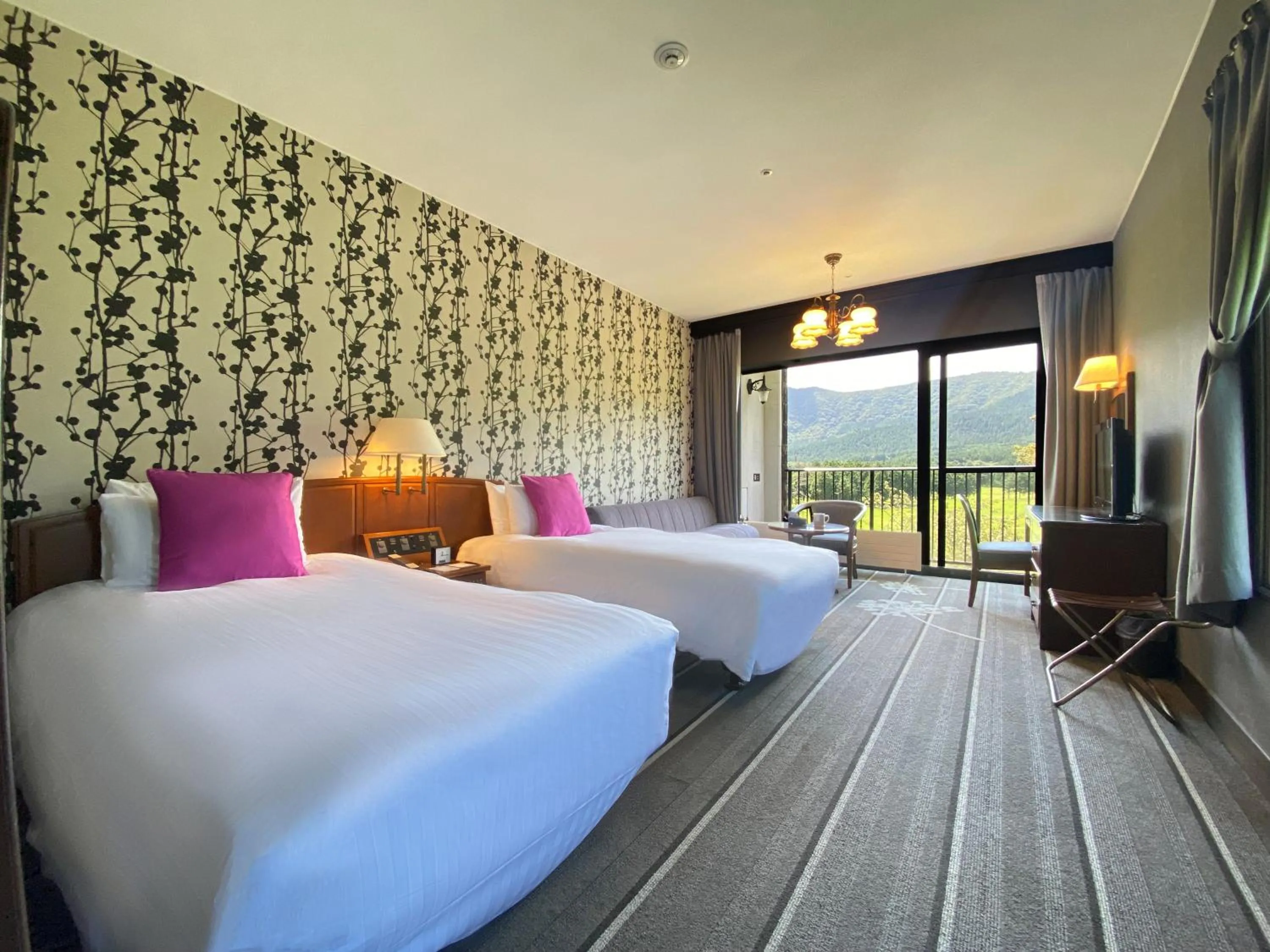 Bed in Hakone Sengokuhara Prince Hotel