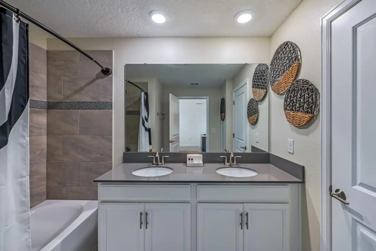 Relax in Style at this Spacious 4-Bedroom Villa