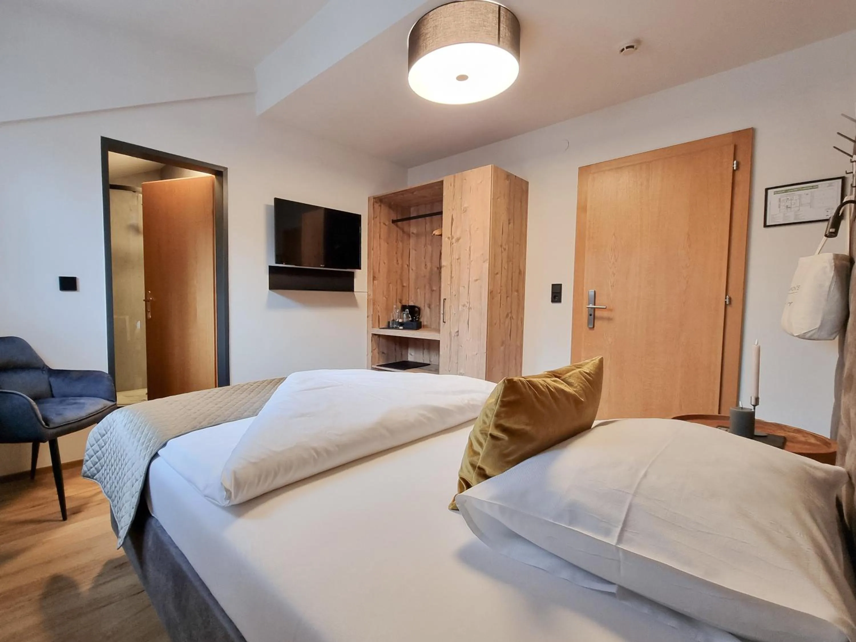 Photo of the whole room, Bed in Belmonte Tirol - Boutique Hotel