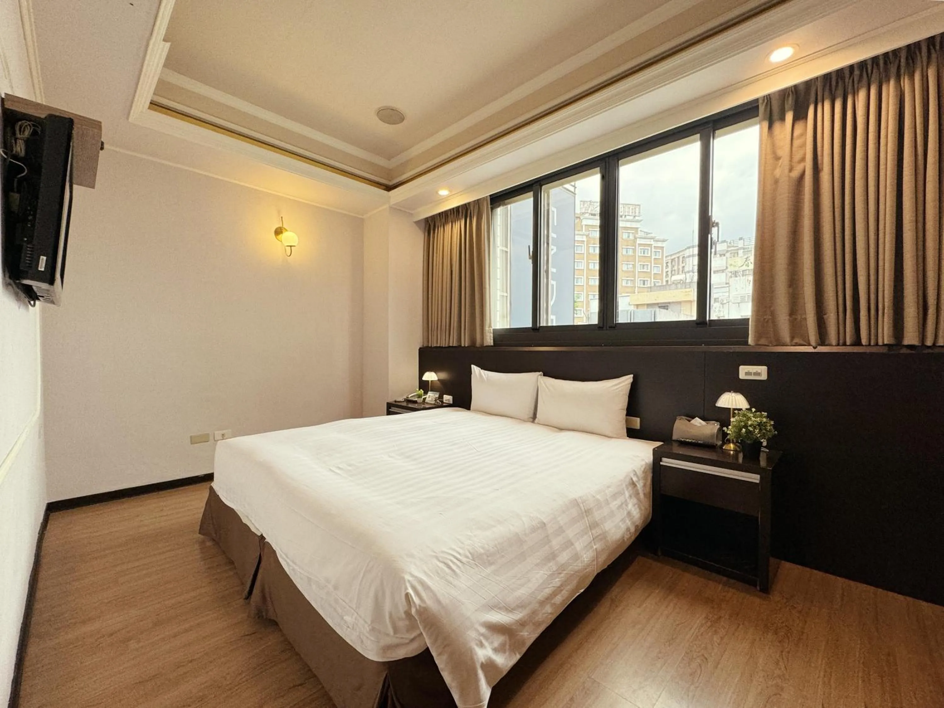 Photo of the whole room, Bed in Finders Hotel Hualien Station