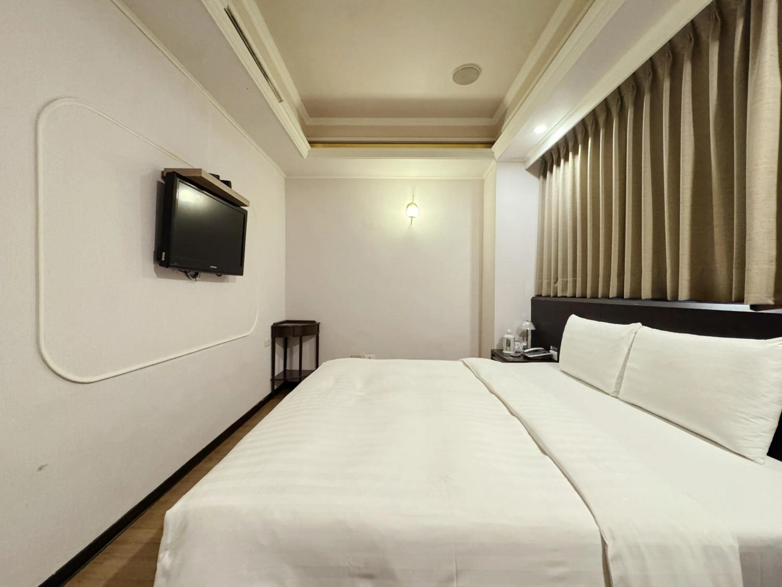Photo of the whole room, Bed in Finders Hotel Hualien Station