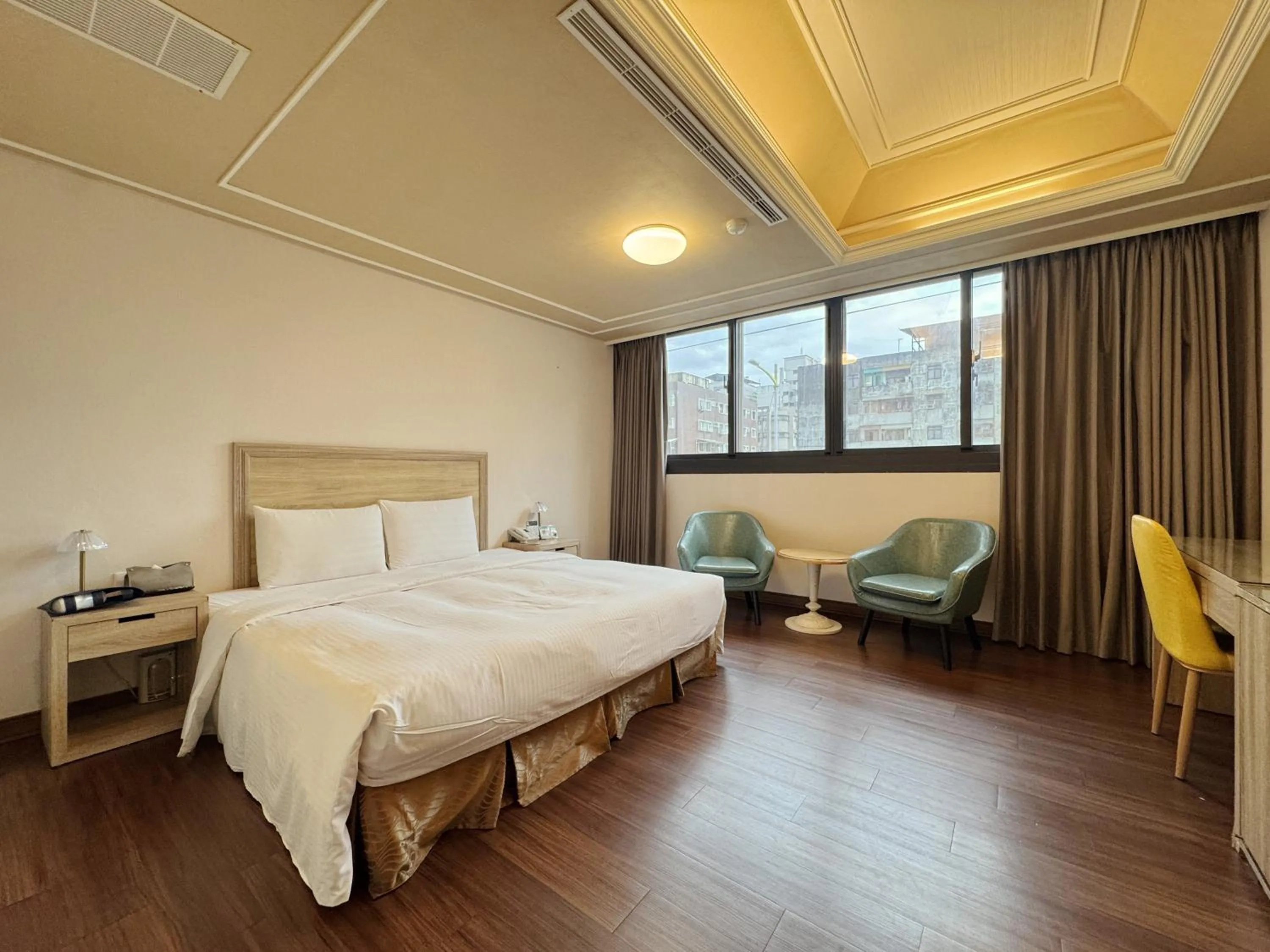 Photo of the whole room, Bed in Finders Hotel Hualien Station