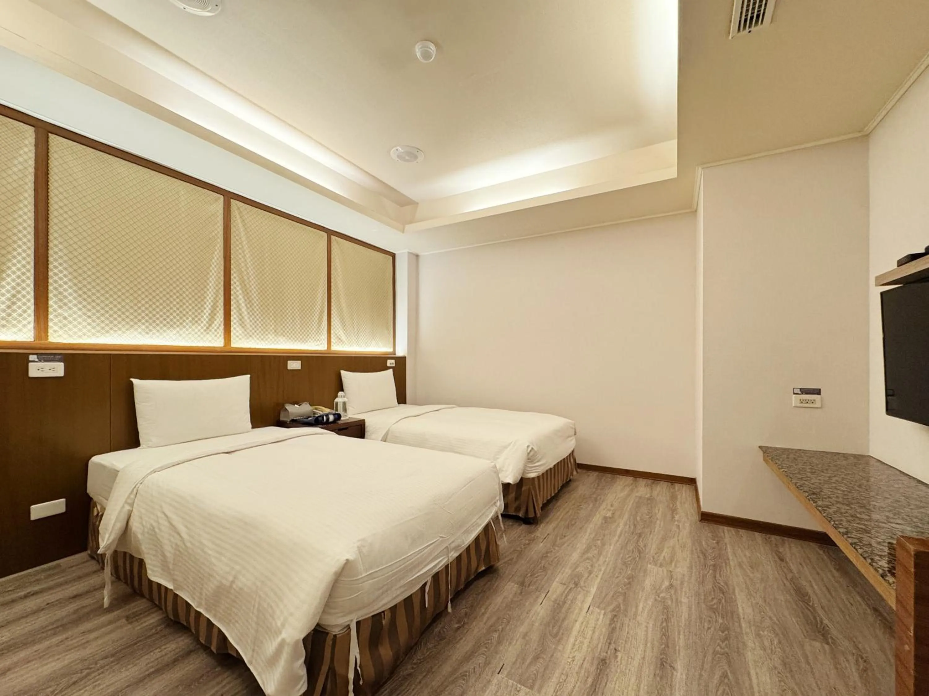 Photo of the whole room, Bed in Finders Hotel Hualien Station