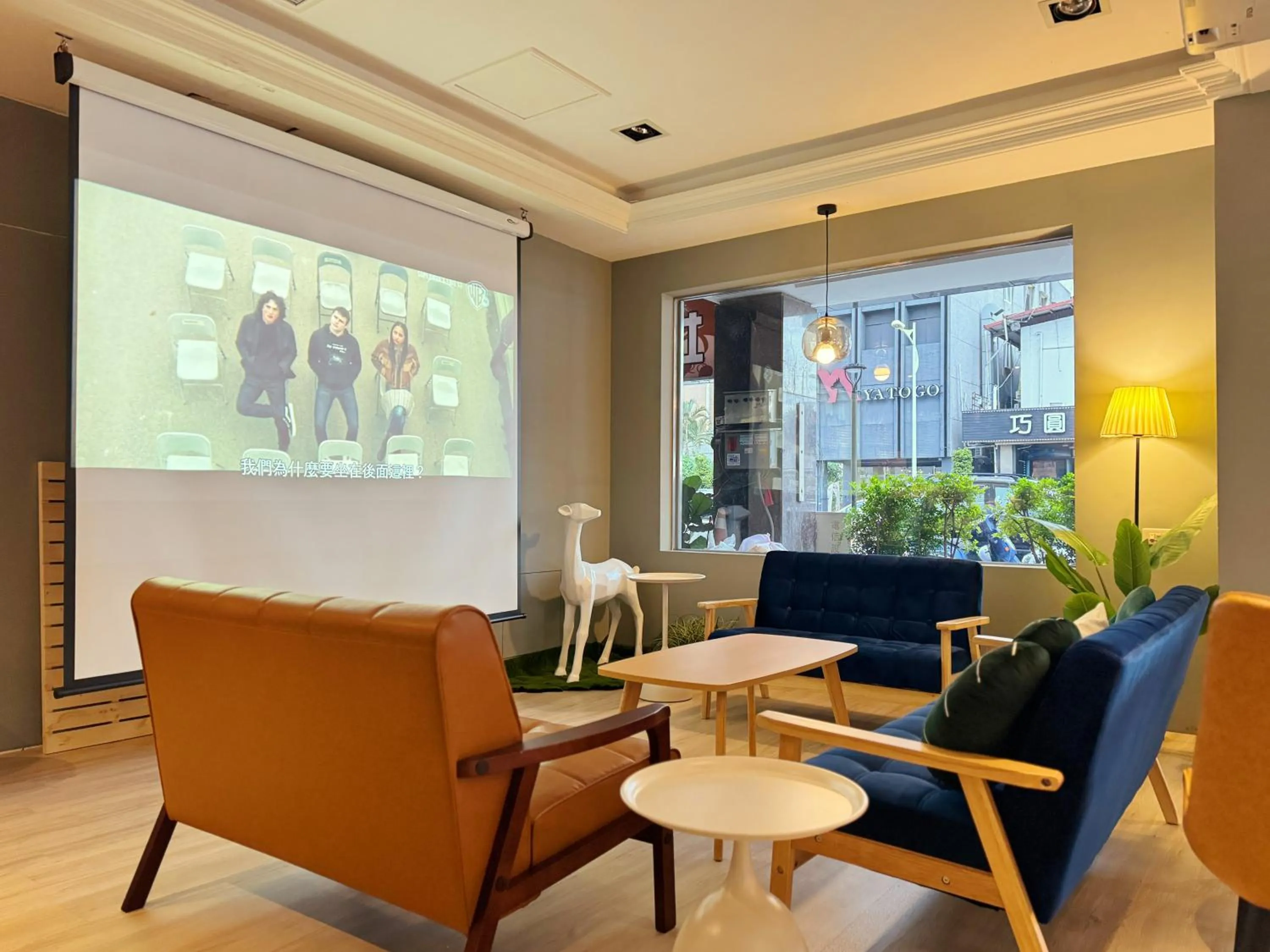 Communal lounge/ TV room in Finders Hotel Hualien Station